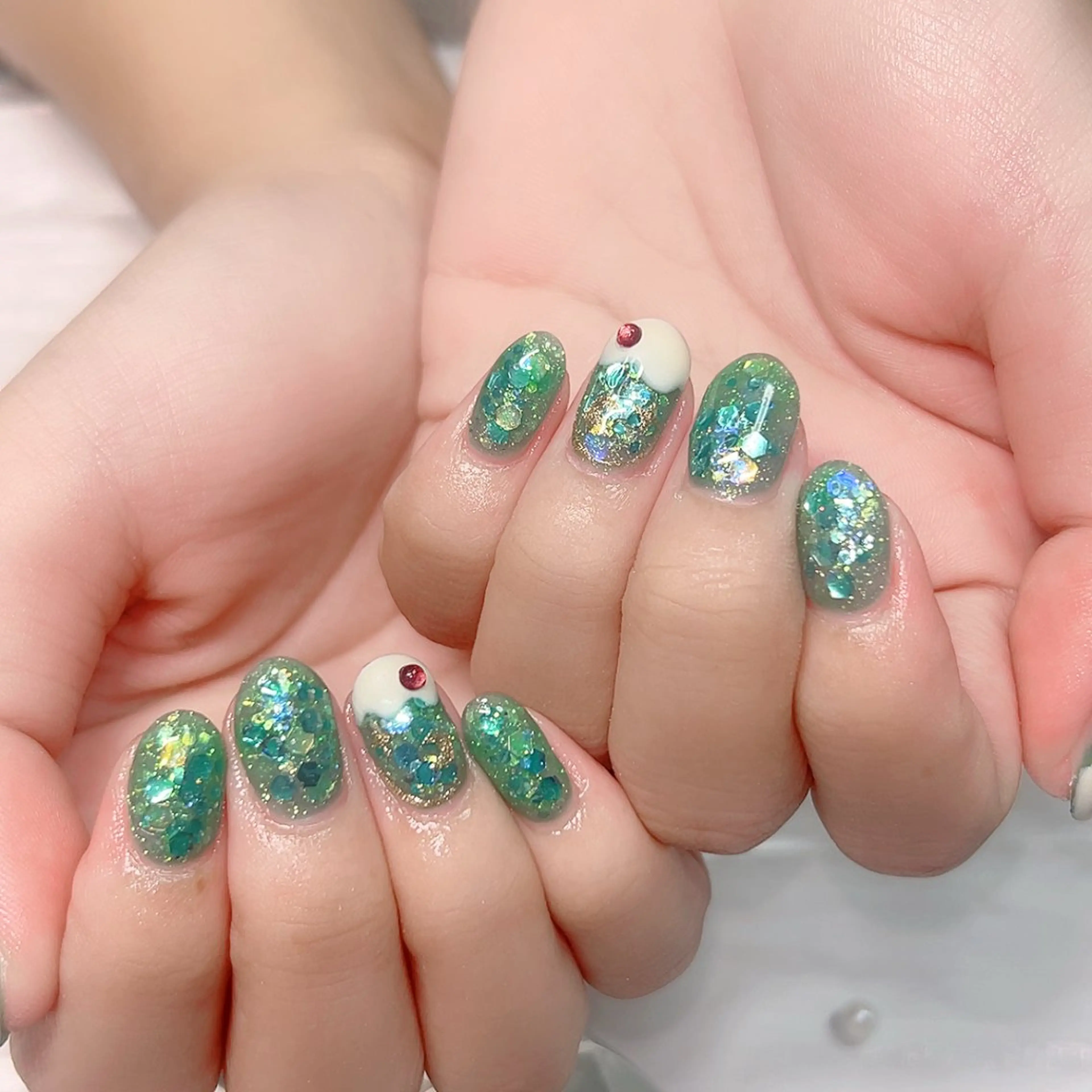 ネイル アートネイル オーロラネイル ジェルネイル グリーン ホログラムネイル Cute Tips nailのネイルデザイン
