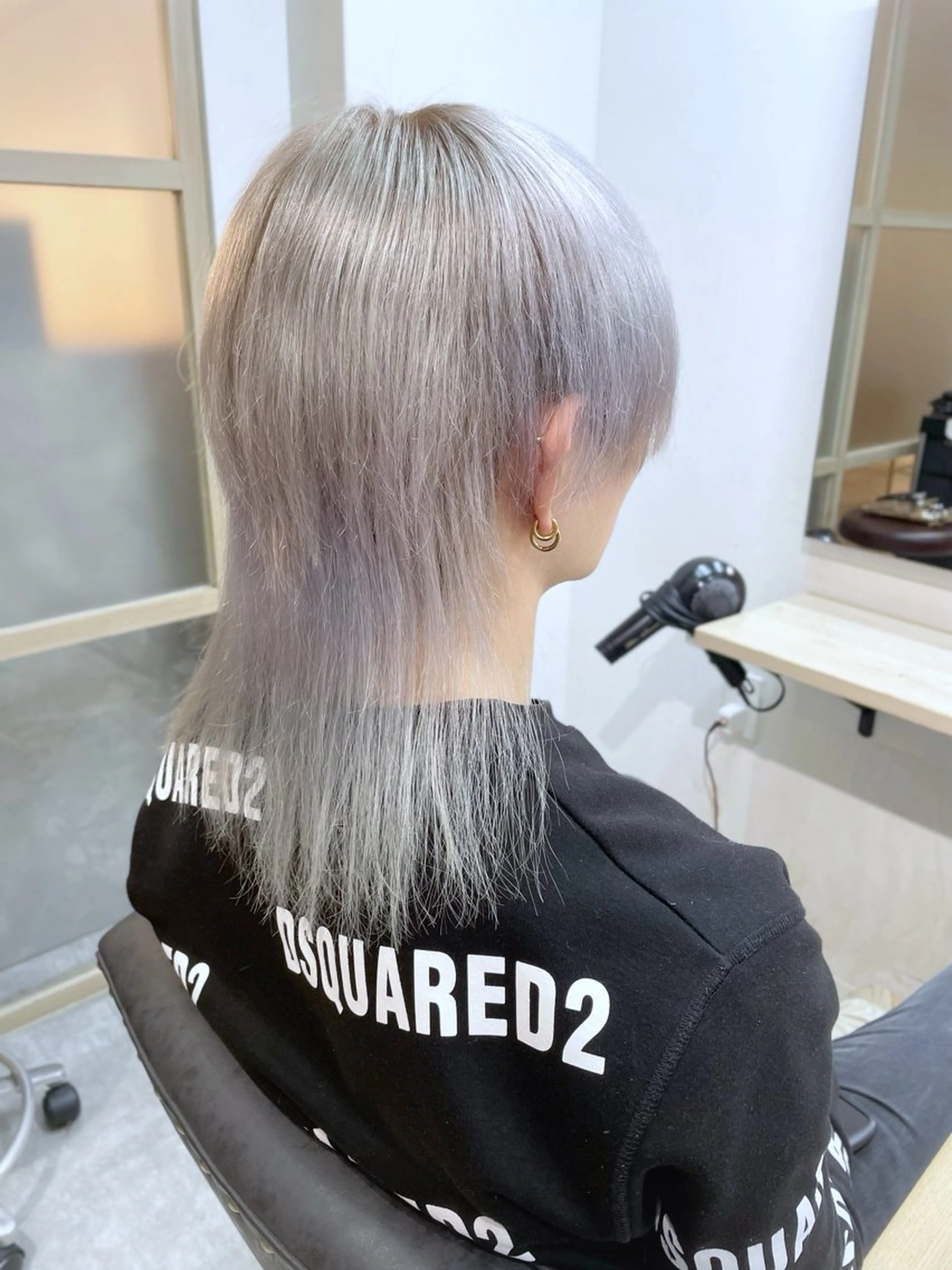 ミディアム カラー メンズ メンズウルフカット くびれヘア ウルフカット EMANON新宿南口所属・ケアブリーチ×艶カラ ー️🫧Shioriのヘアスタイル