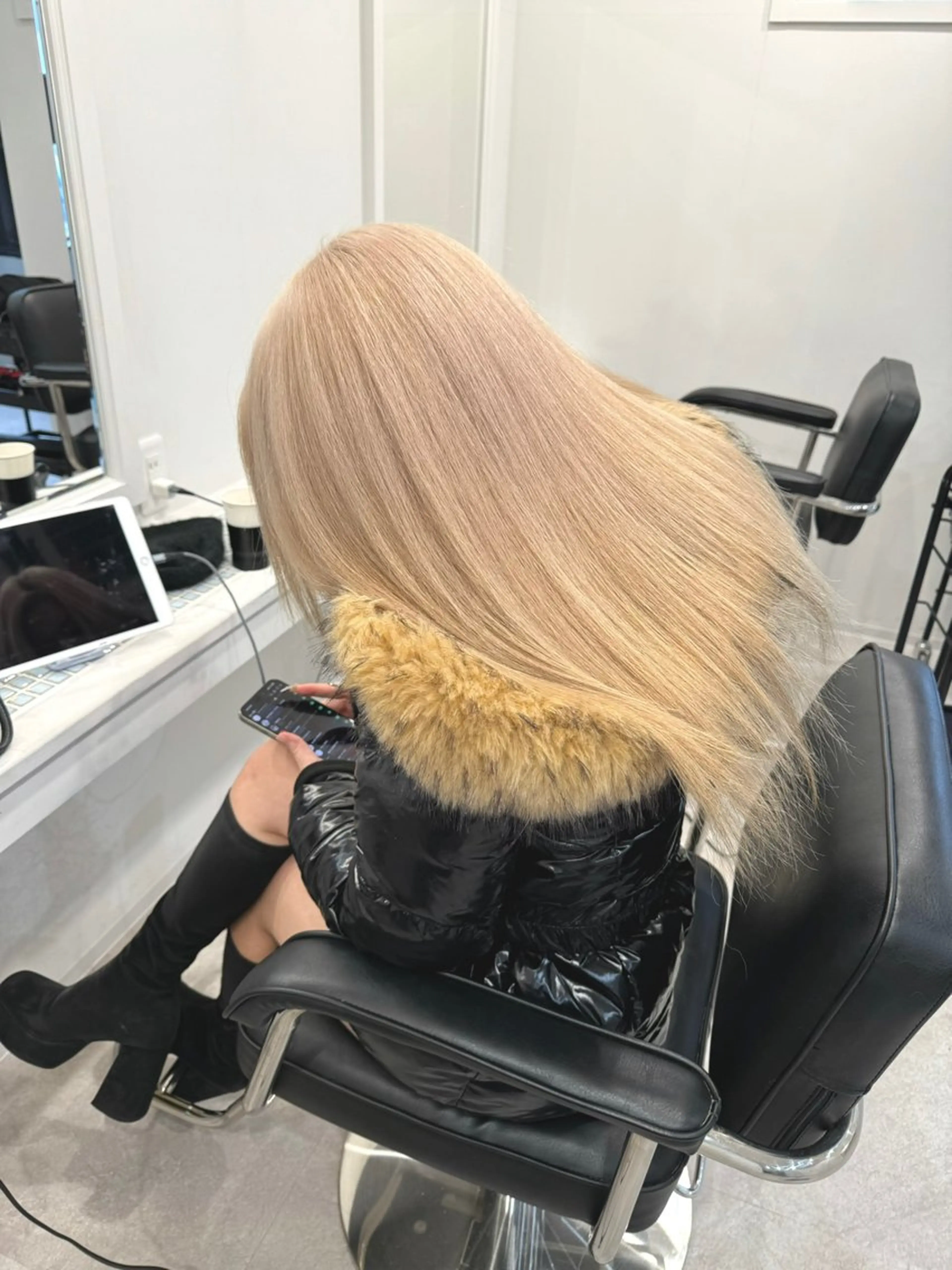 ロング カラー ヘアアレンジ ブリーチ ブロンド ケアブリーチ カット ヘアカラー SALOWIN京都河原町Suite店所属・外国人風レイヤー/ ハイトーンSHUのヘアスタイル