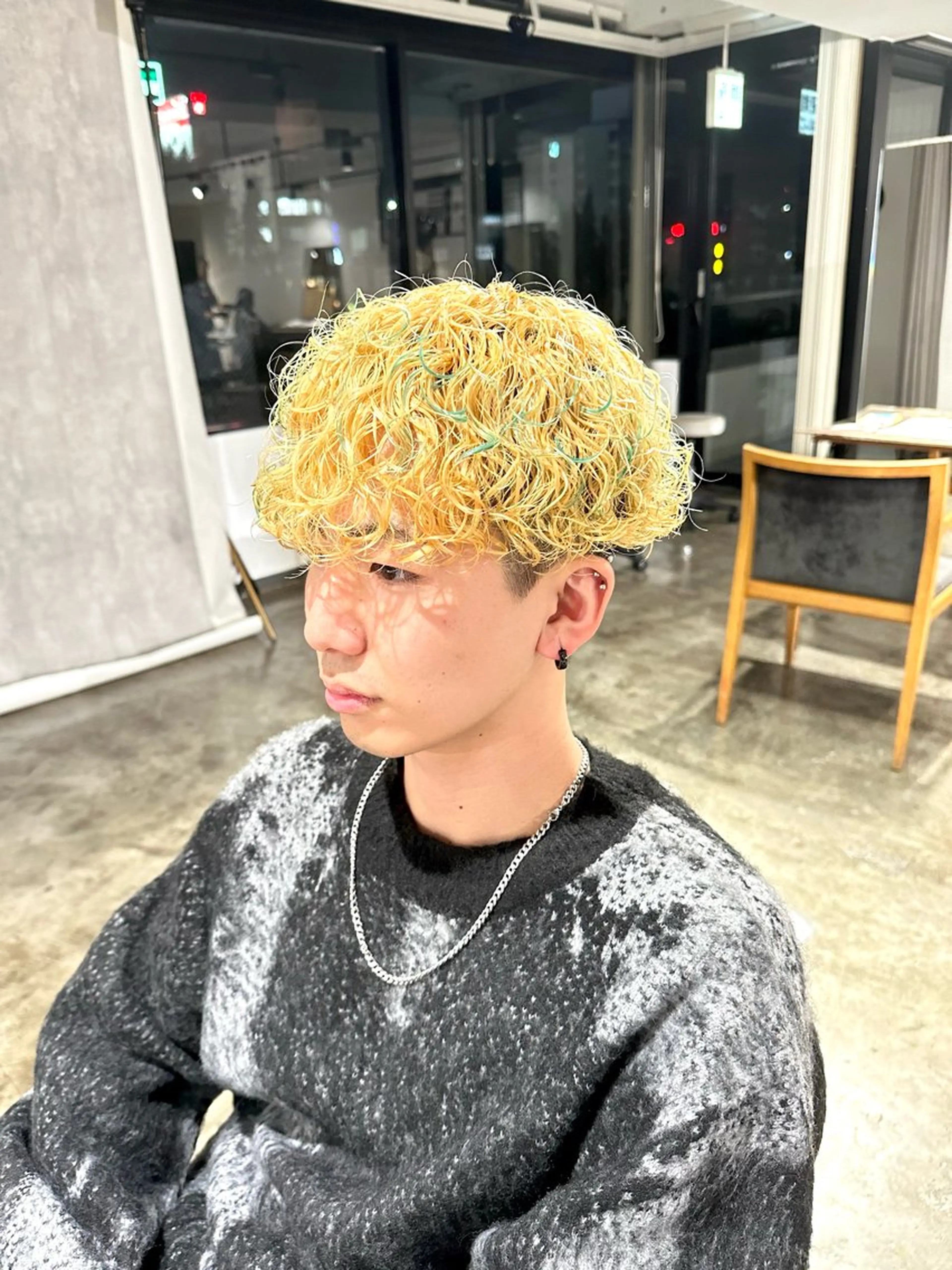 メンズ メンズブリーチ メンズパーマ プードルパーマ 刈り上げ プードルパーマ 骨格補正施術/メンズ 専門美容師/YUYAのヘアスタイル