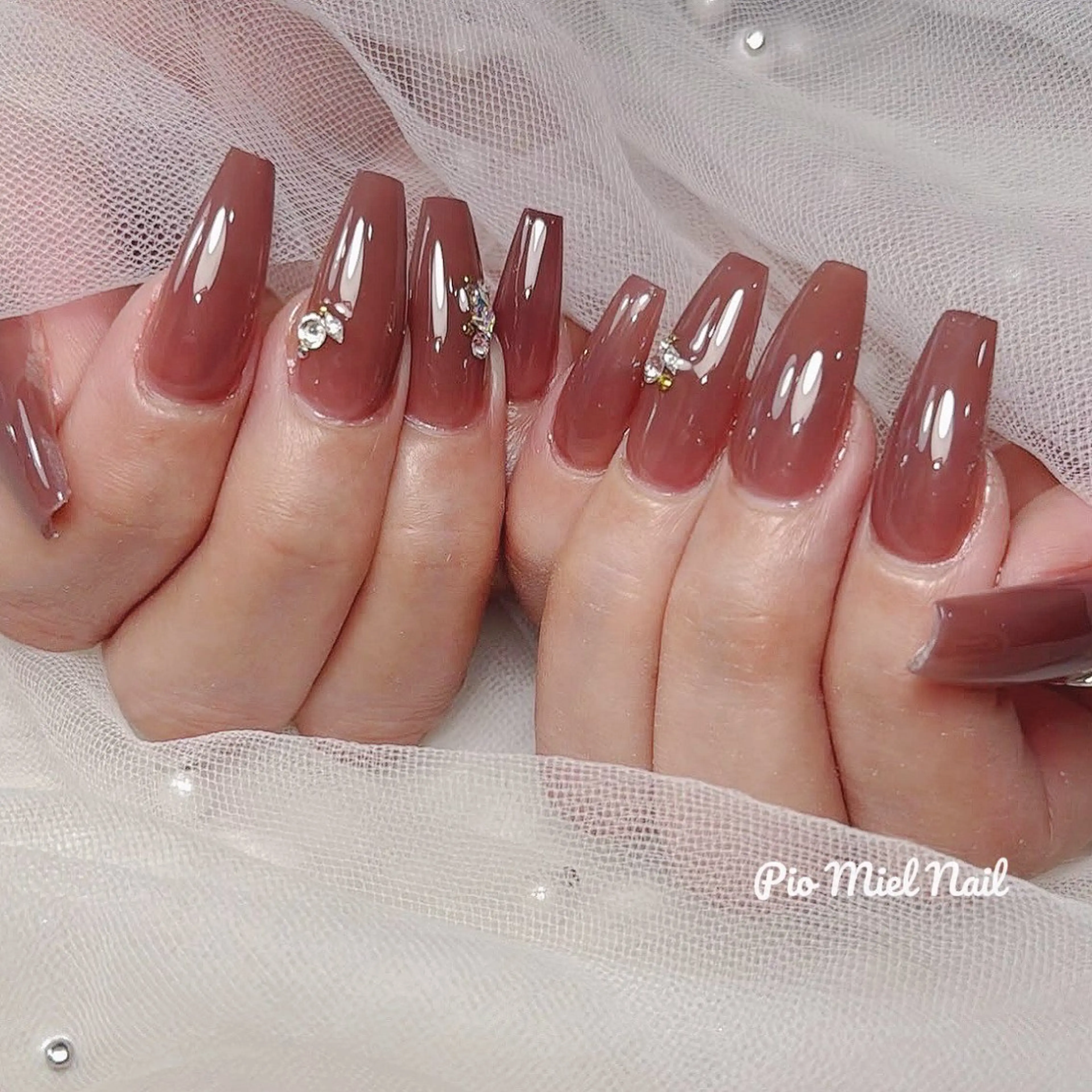 ネイル ブラウン ワンカラーネイル シンプルネイル ストーンネイル ハンドネイル HANA 長さだしのネイルデザイン