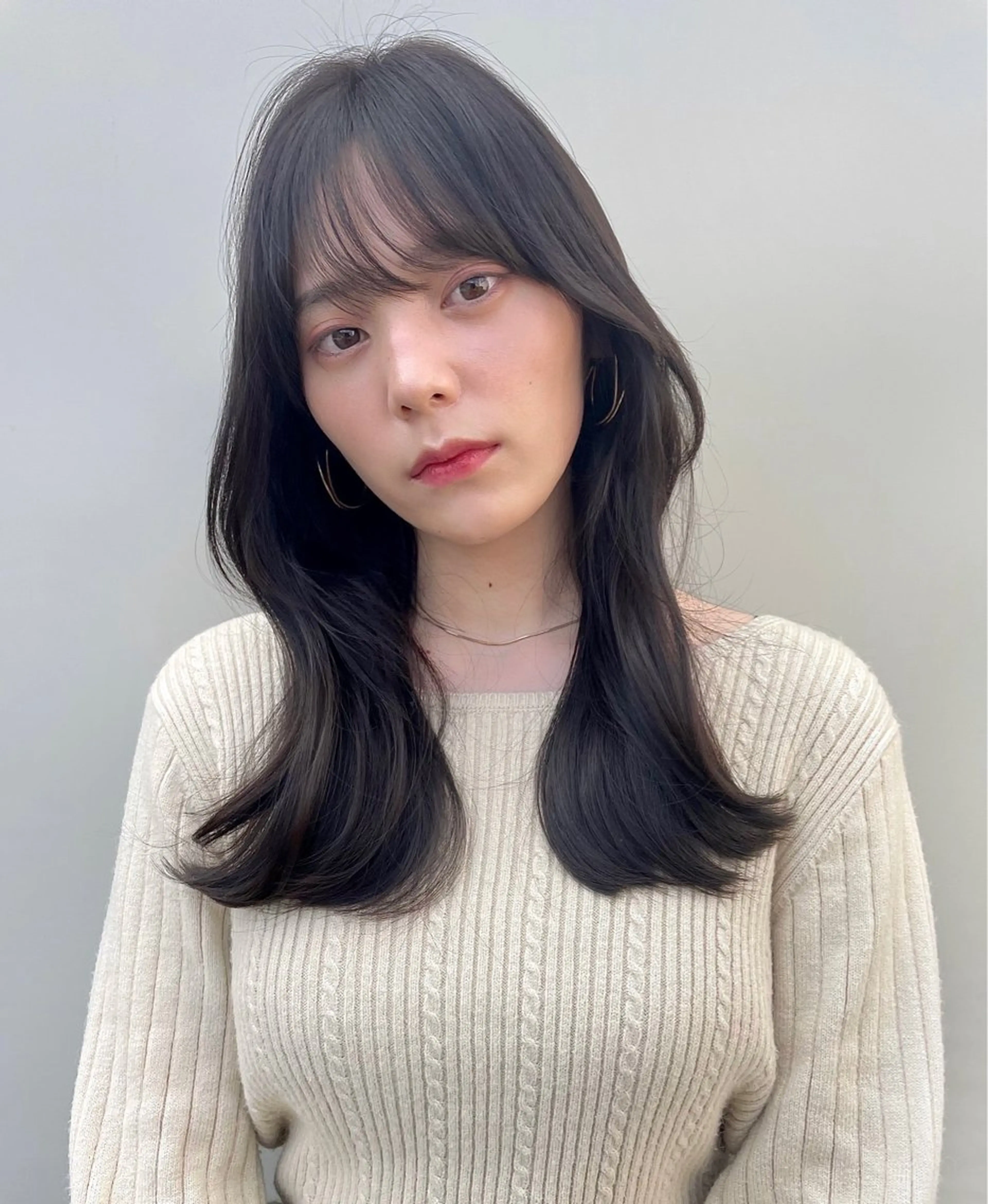 セミロング カラー 黒髪 ブルーカラー ブルーブラック グレーブラック くびれヘア 【韓国ヘア×透明感 カラー】笹谷 莉未のヘアスタイル