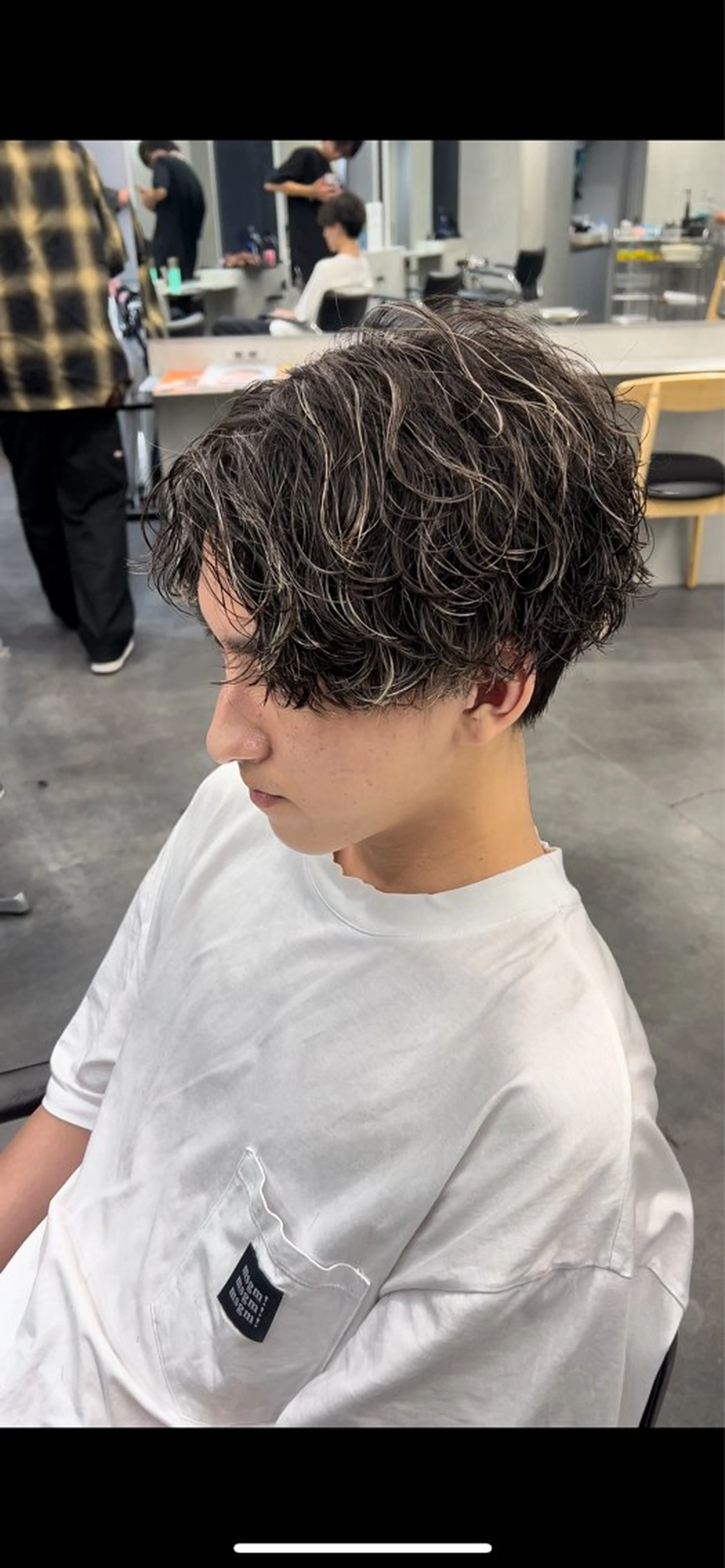 カラー パーマ メンズ メンズハイライト メンズパーマ ツイストスパイラルパーマ 波巻きパーマ ハイライトカラー fifth リュウセイのヘアスタイル