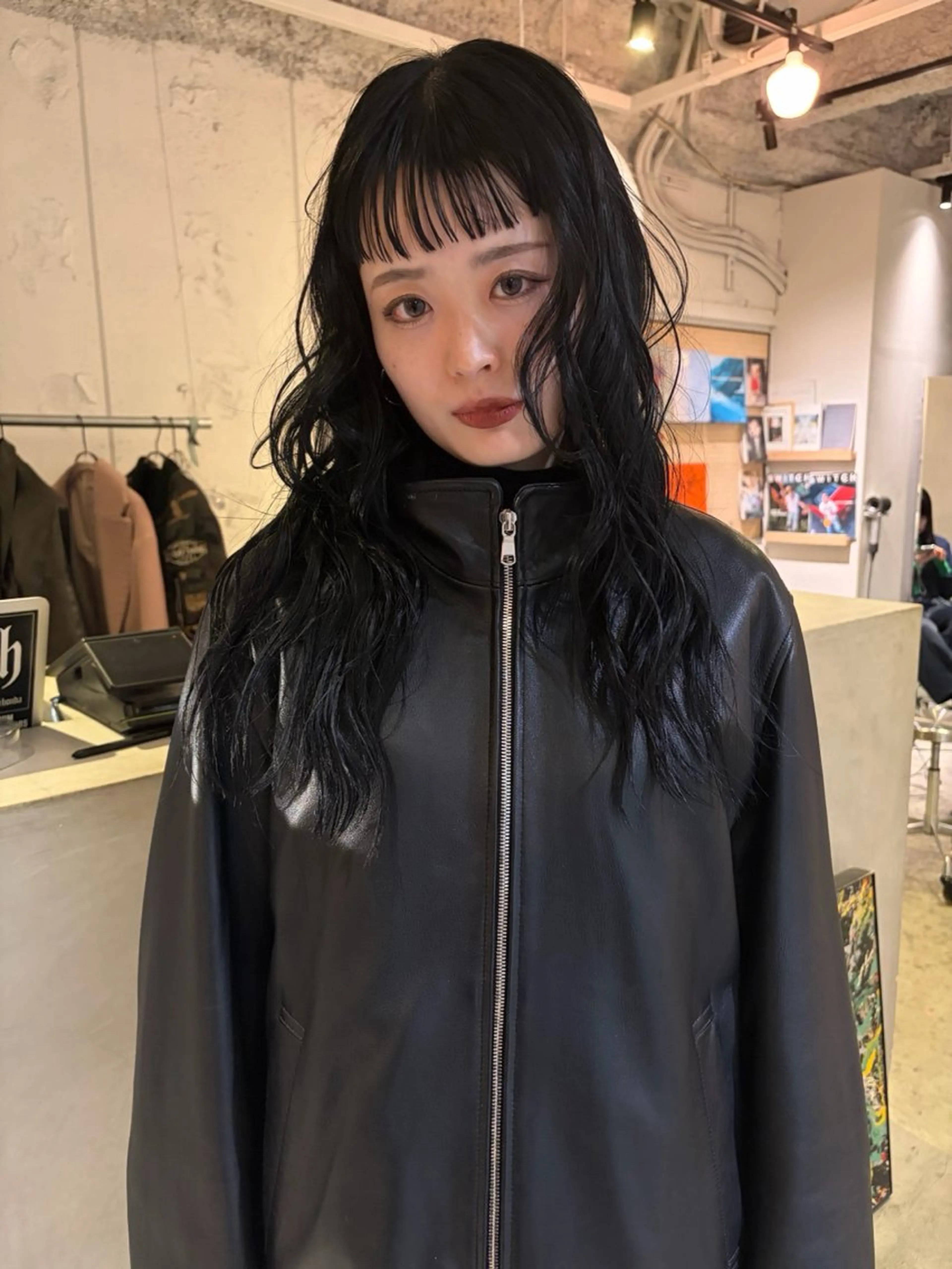 ロング カラー ロング オン眉 カット ヘアカラー トリートメント Loom.所属・村上雅人 ナチュラルモードのヘアスタイル