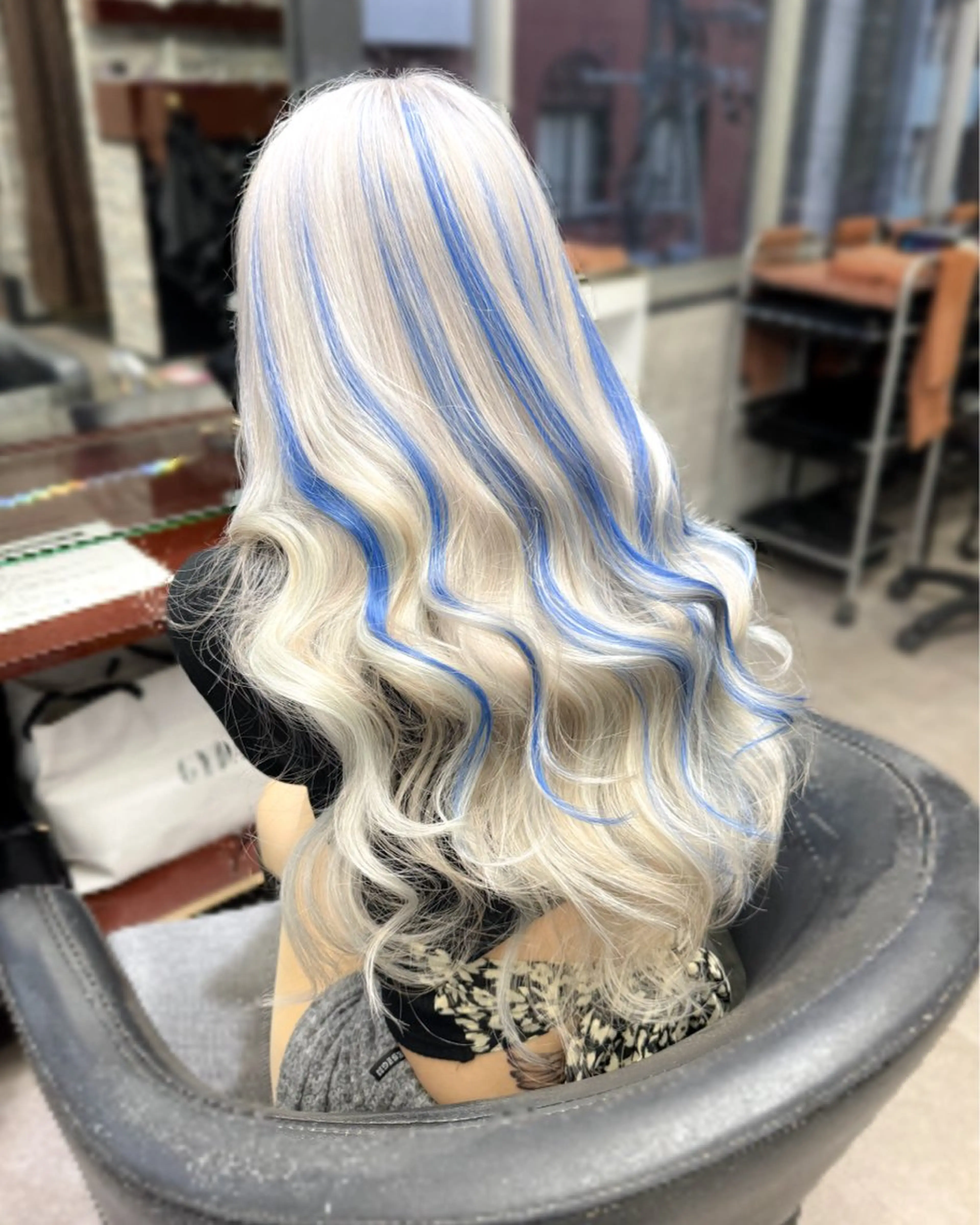 ロング カラー カット ヘアカラー トリートメント エクステ ハイトーンエクステ 🎩カズキ🎩のヘアスタイル