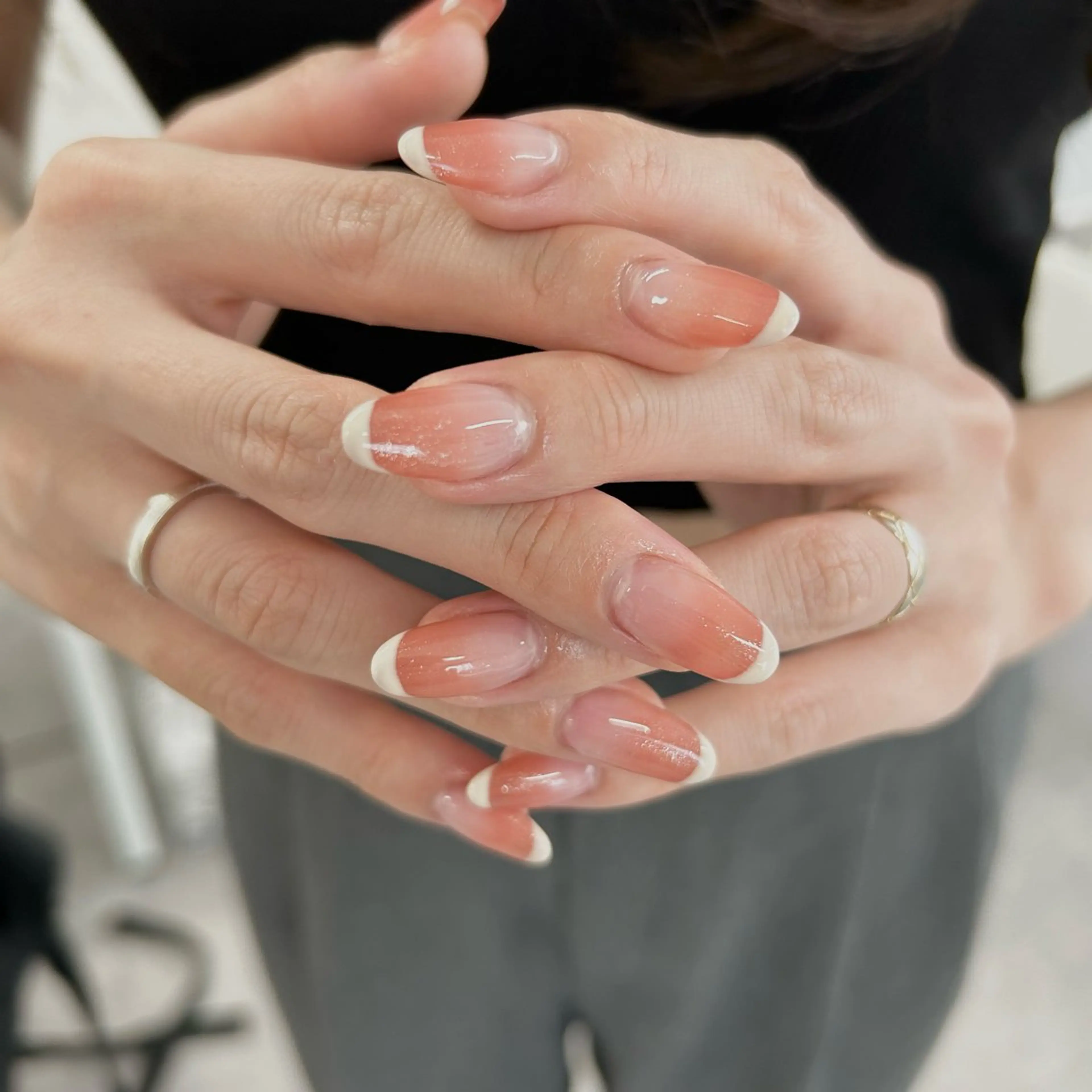 ネイル フレンチネイル ラメ(グリッター) ラメグラデーション 🤍meiru 🤍ネイリストのネイルデザイン