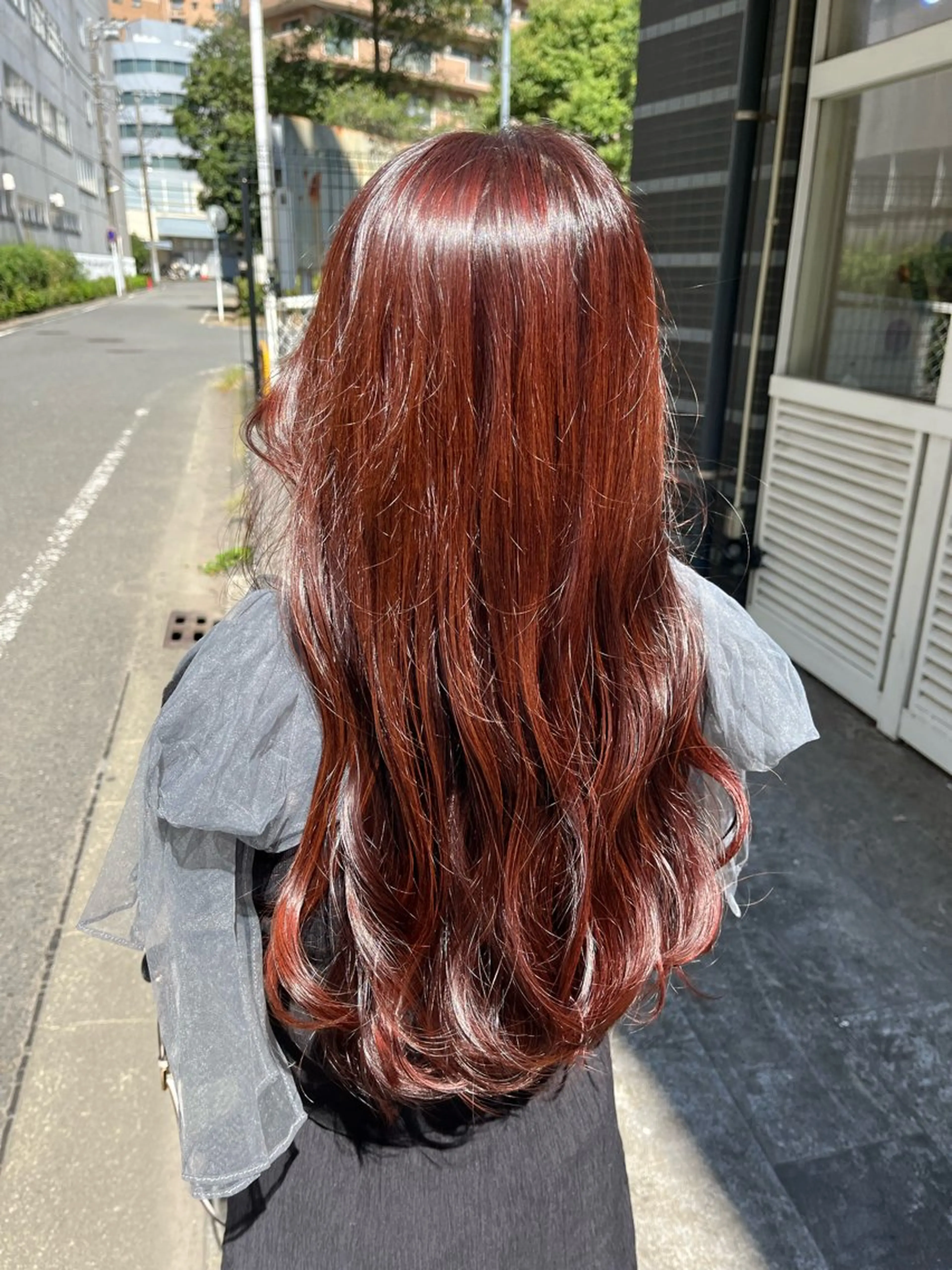ロング レッドブラウン ヘアカラー トリートメント 大江 珠実のヘアスタイル