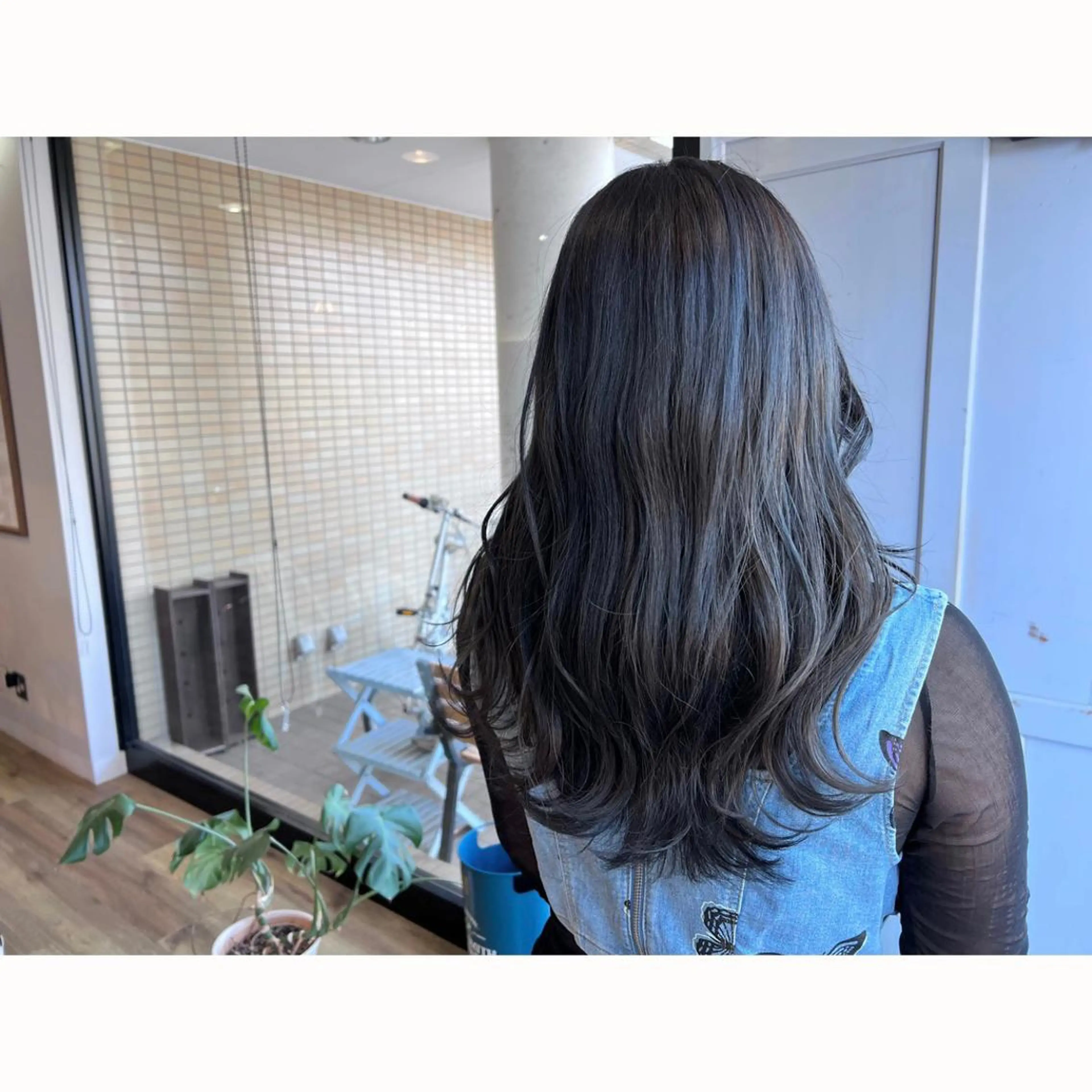 ロング カラー グレージュ ヘアカラー トリートメント ツキダテ ユイのヘアスタイル