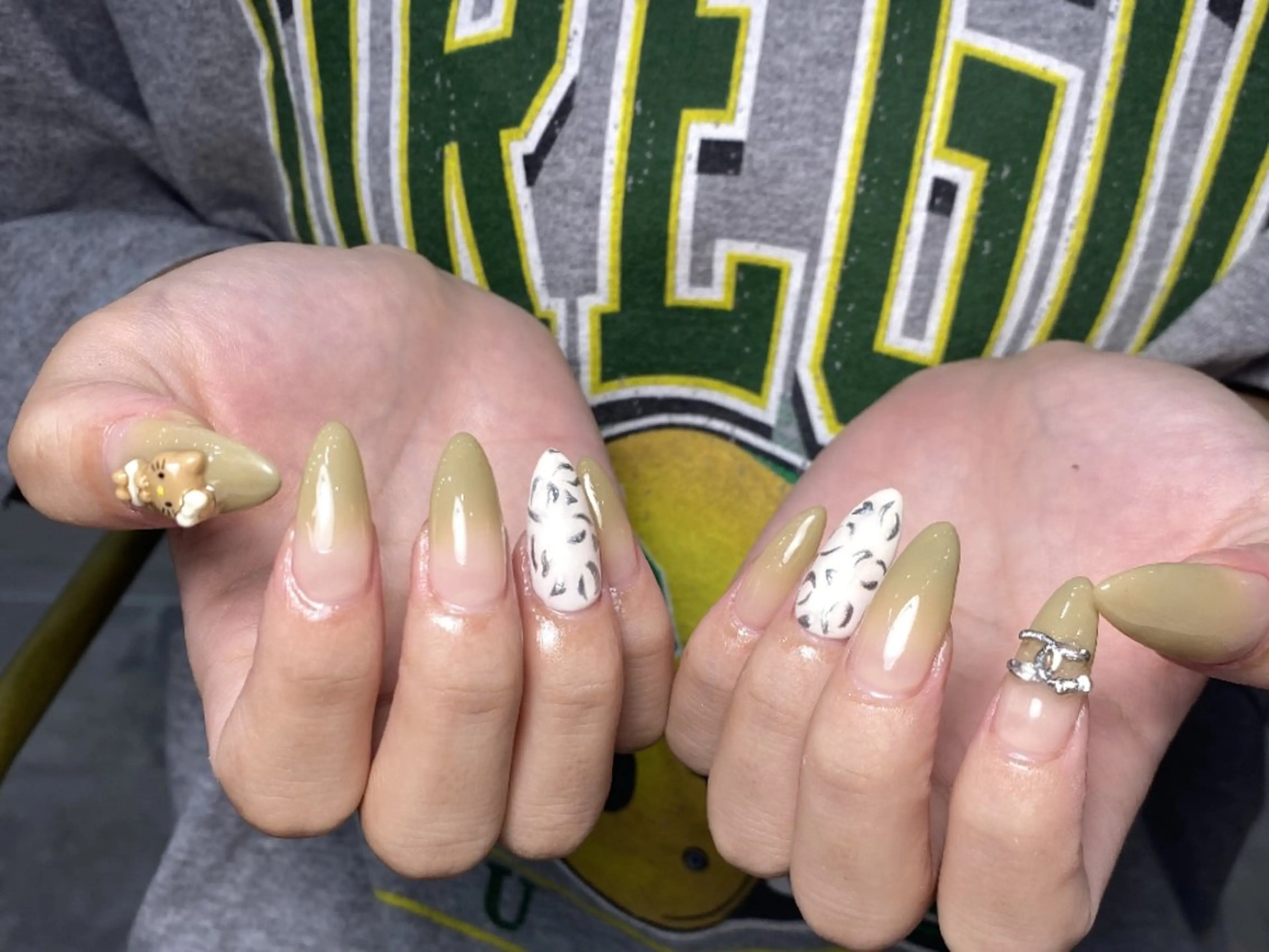 ネイル アートネイル フラワーネイル フットネイル ジェルネイル ガーリー ハンドネイル UM Nail Salonのネイルデザイン