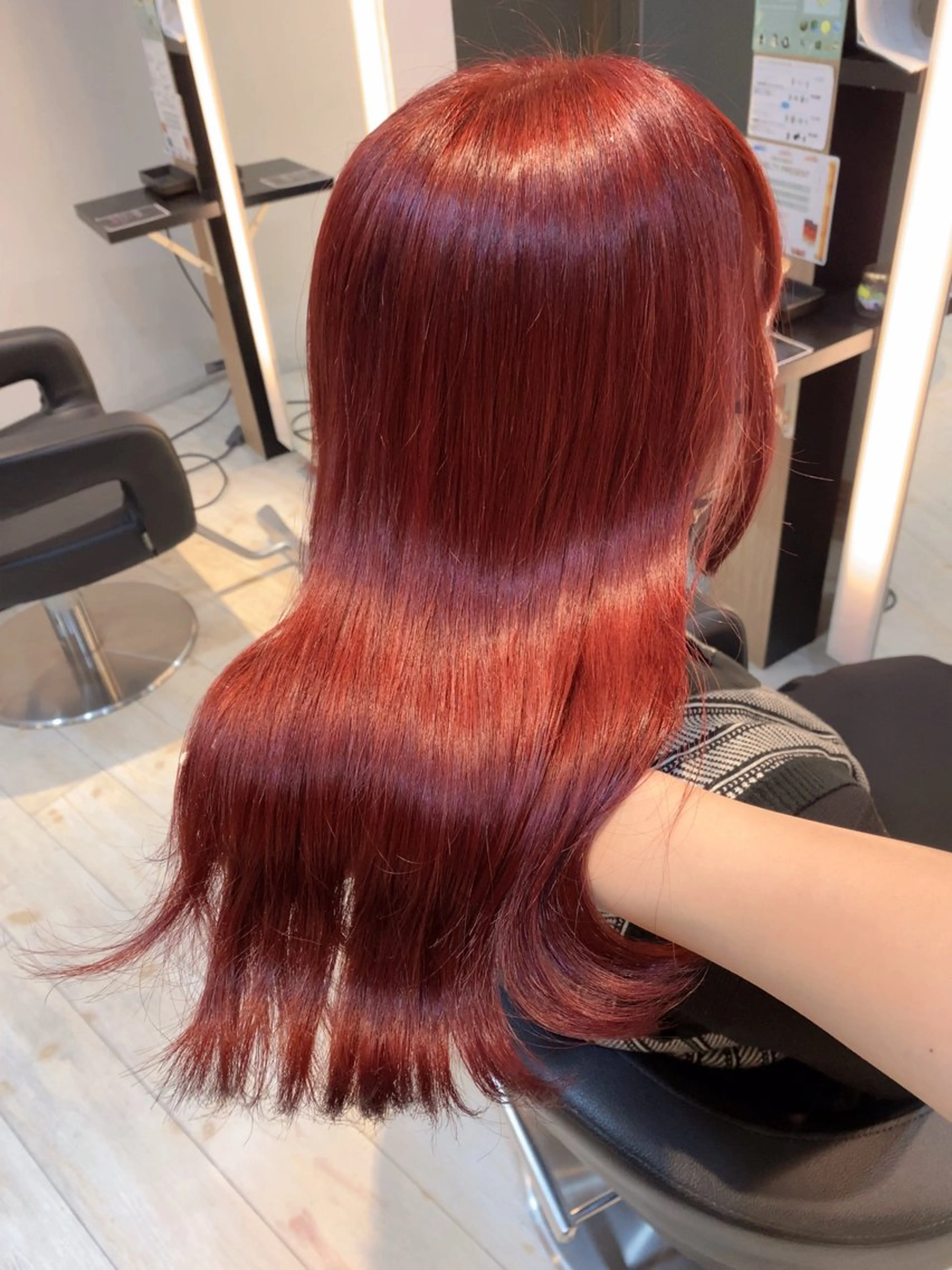 ミディアム カラー ブリーチ/髪質改善/ ハイトーン/暖色のヘアスタイル