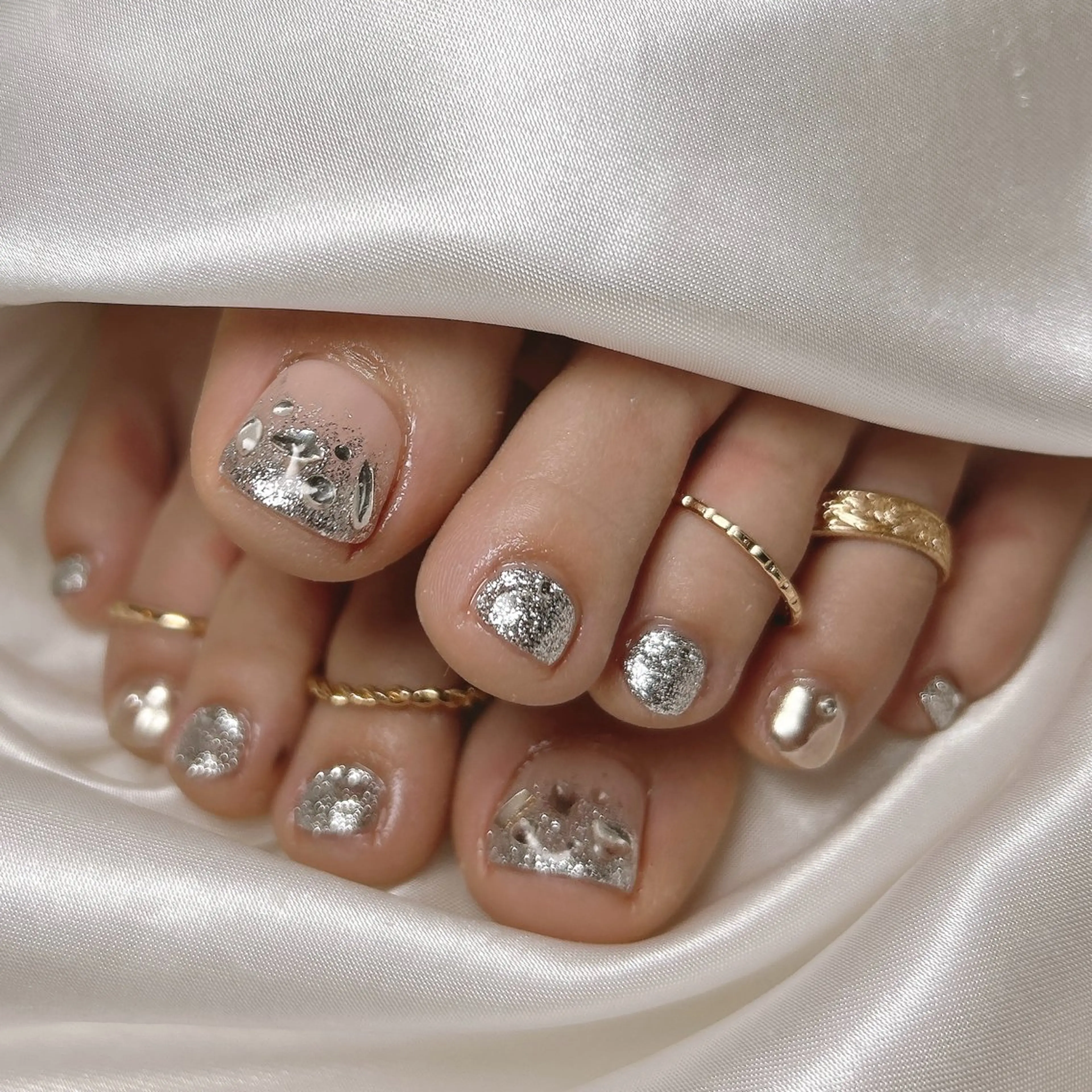 ネイル シルバー フットネイル junna のぞいてねのネイルデザイン