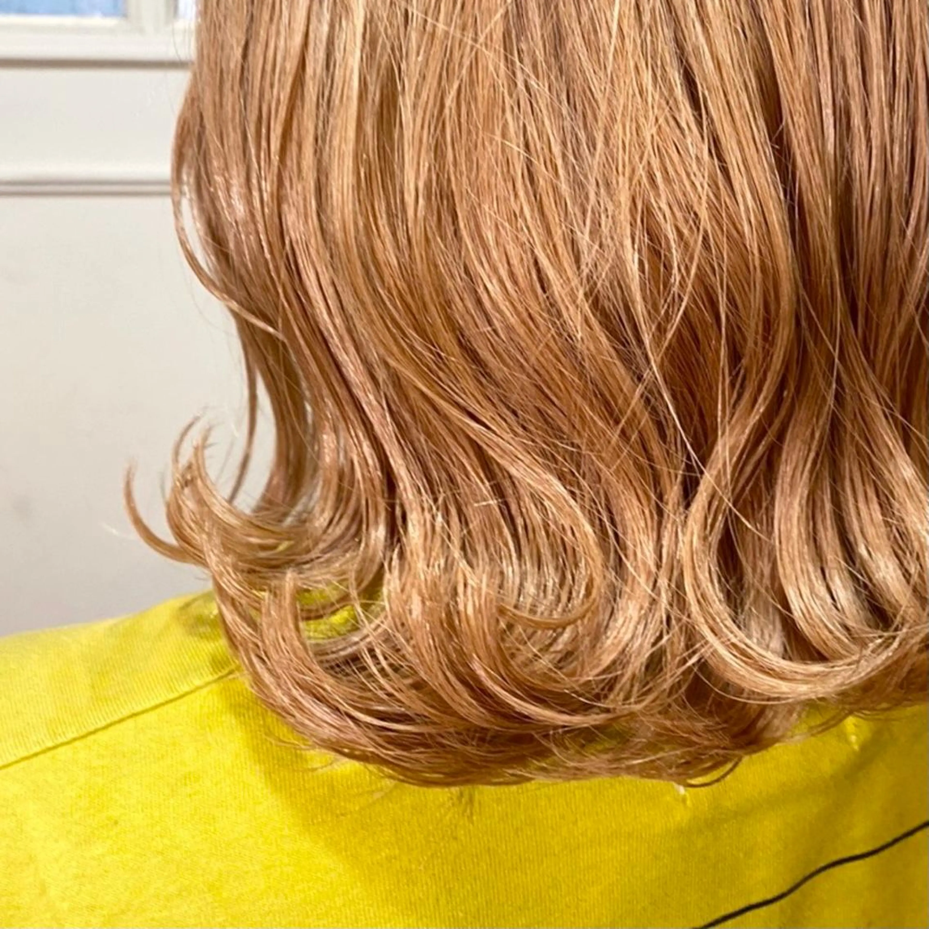 ミディアム カラー アッシュ ベージュカラー ブリーチ ハイトーンカラー ミルクティーベージュ カット ヘアカラー トリートメント ヘッドスパ BRITS 渡辺 菜々子のヘアスタイル