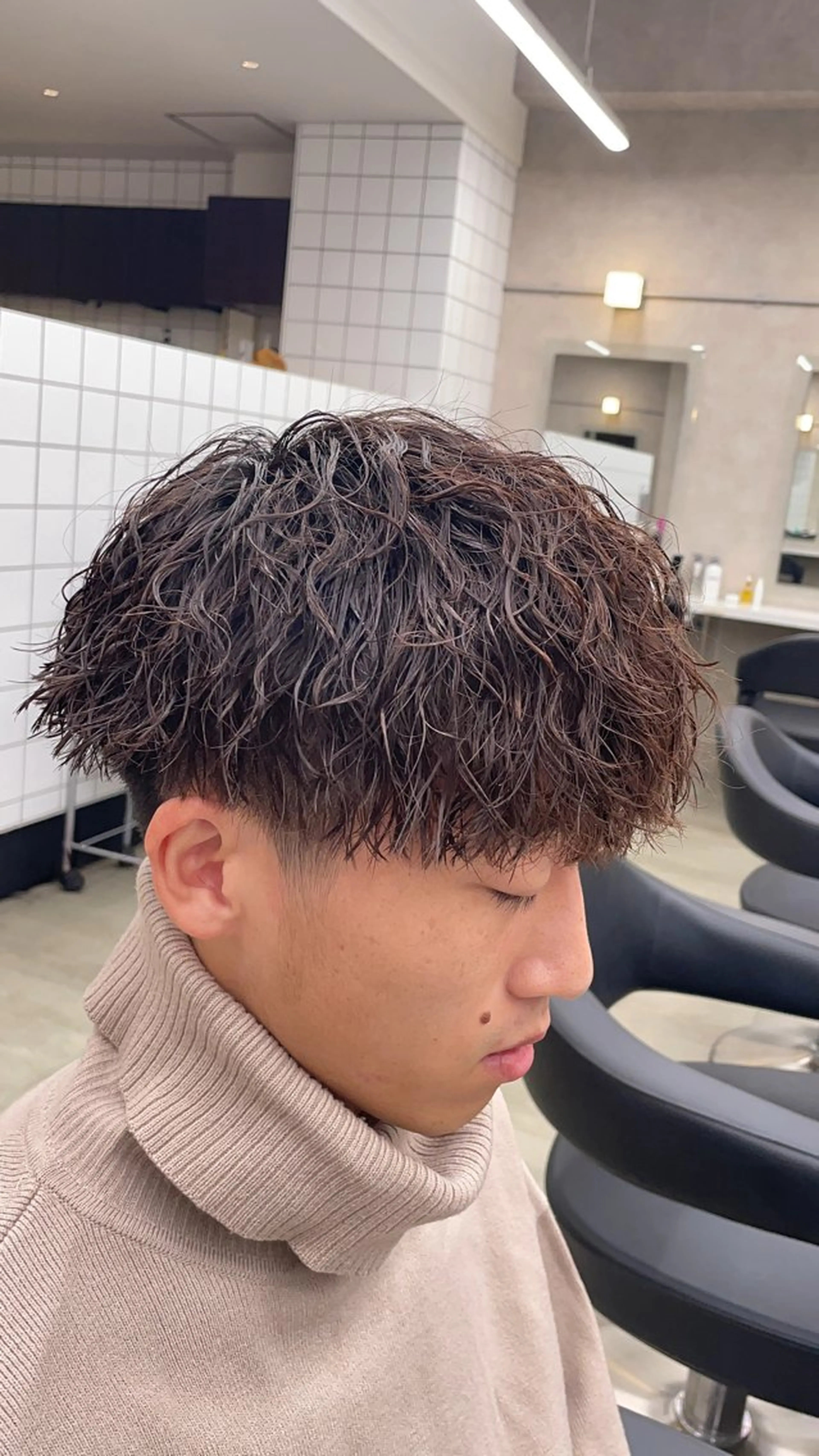 ショート パーマ ヘアアレンジ メンズ メンズパーマ 顔まわりカット の達人のヘアスタイル