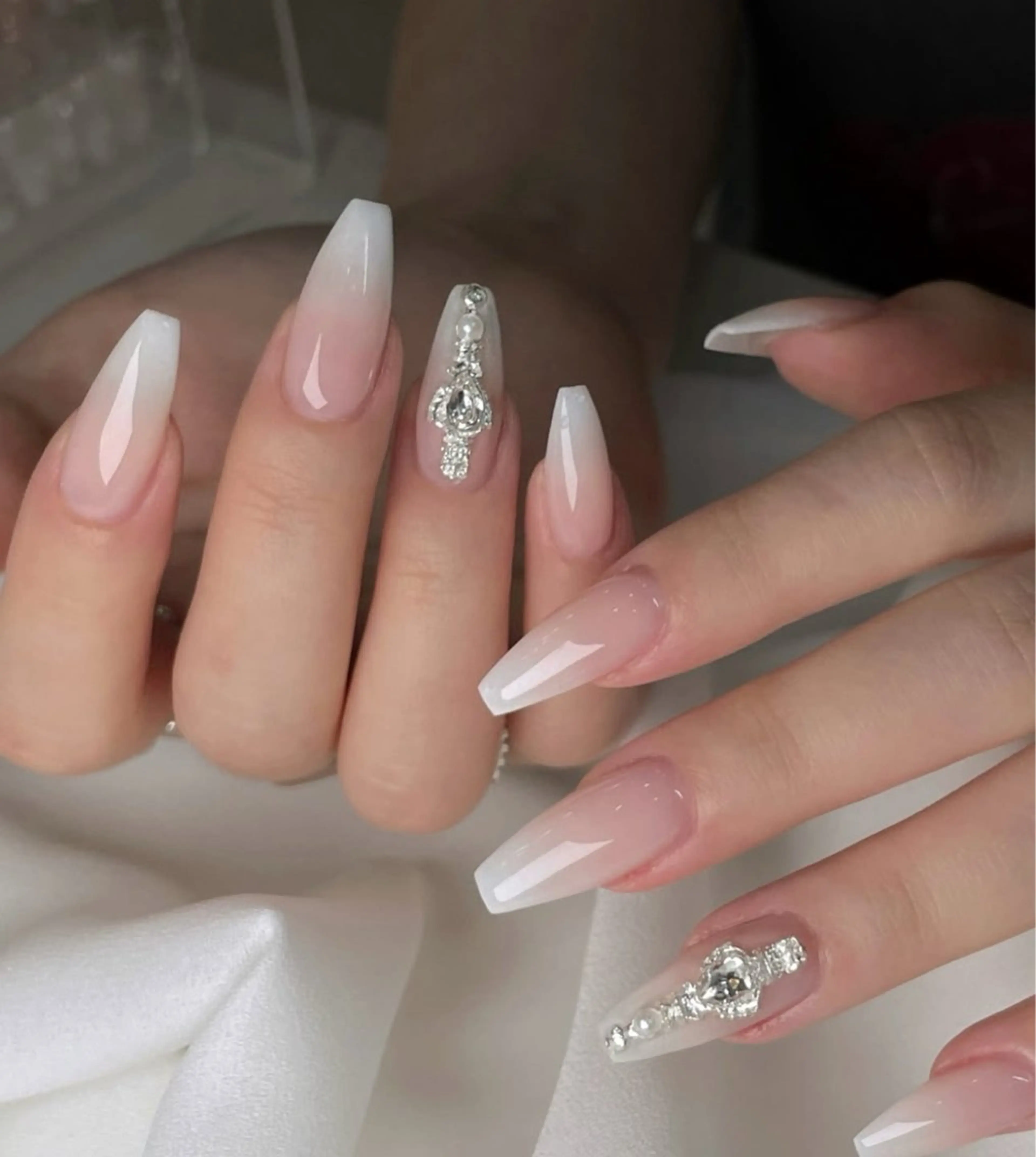 ネイル アートネイル フレンチネイル ジェルネイル グラデーション キラキラネイル ハンドネイル Ryunail所属・Ryu Nail NekoChanのネイルデザイン