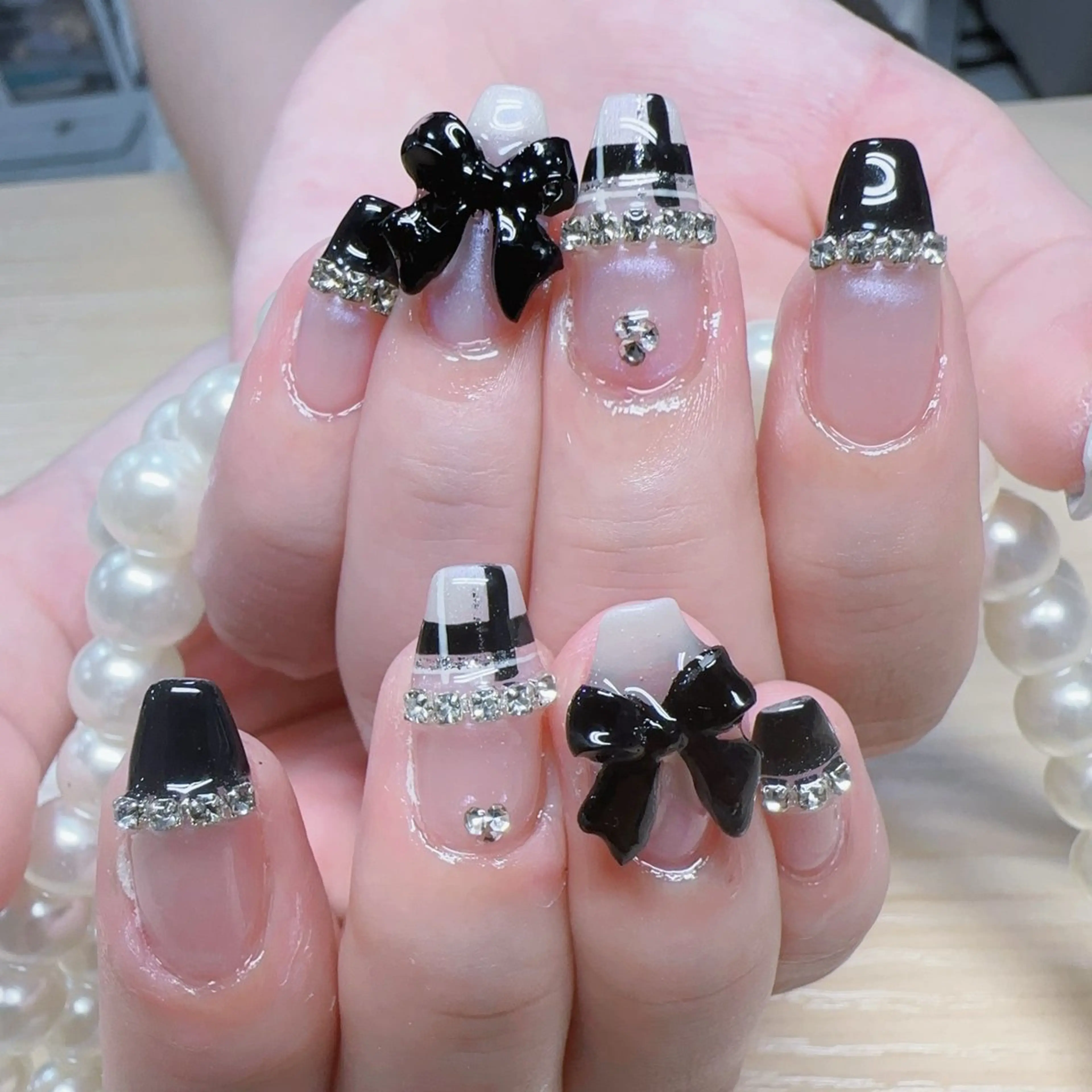 ネイル フレンチネイル リボン ハンドネイル MO MO🐻のネイルデザイン