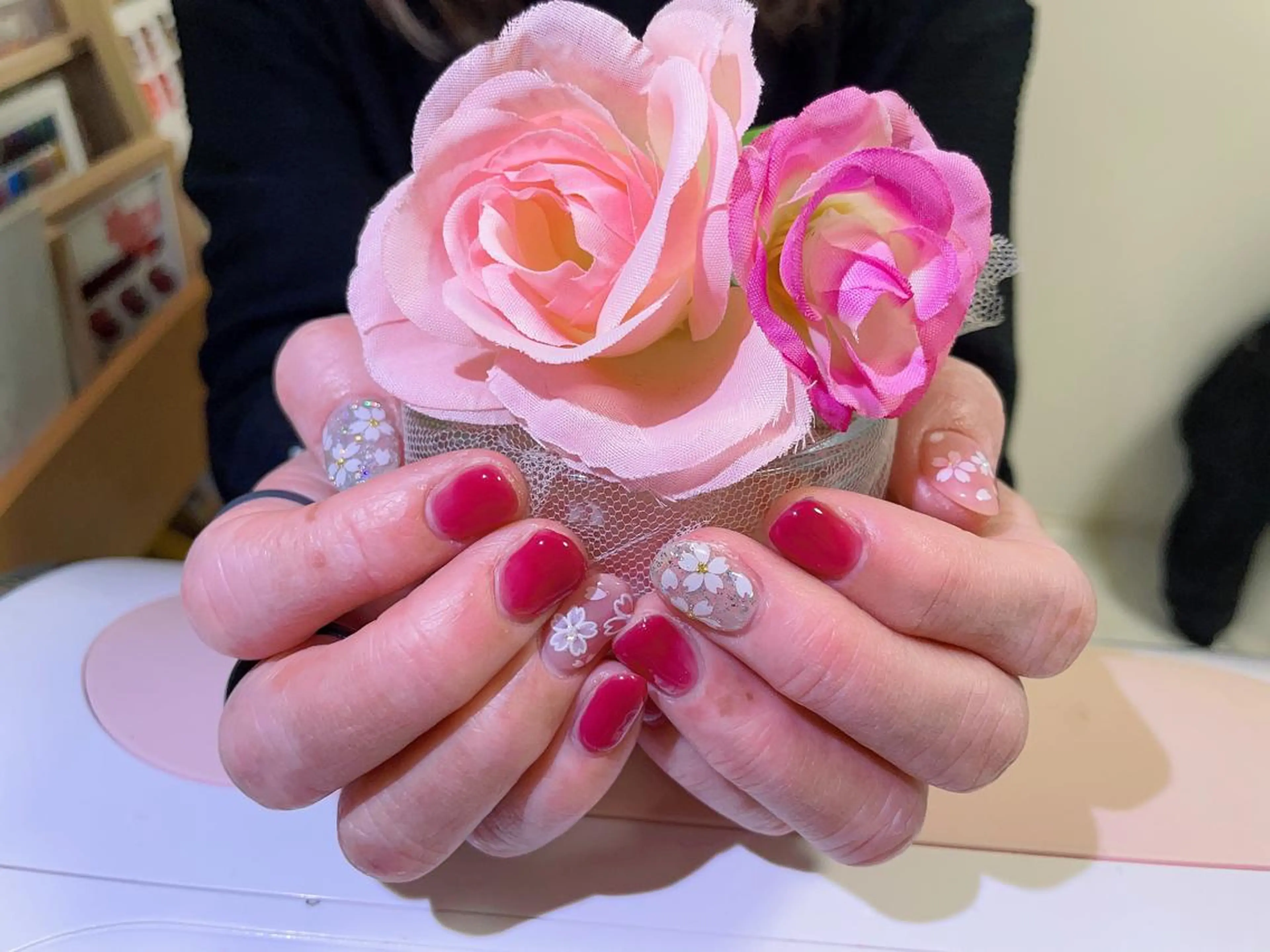 ネイル ホログラムネイル ピンク 春ネイル 絢佳 nailのネイルデザイン