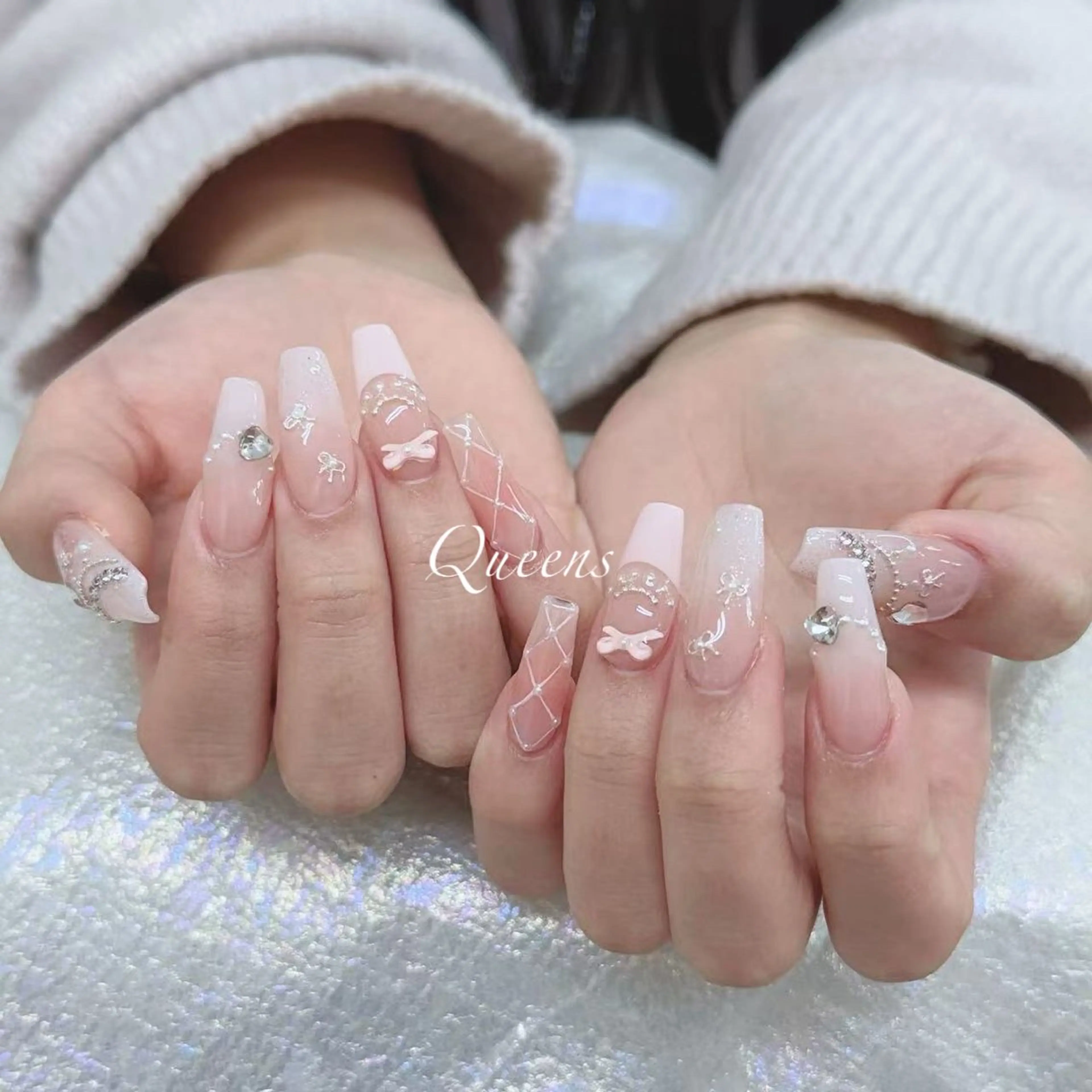 ネイル ハンドネイル Queens テイのネイルデザイン