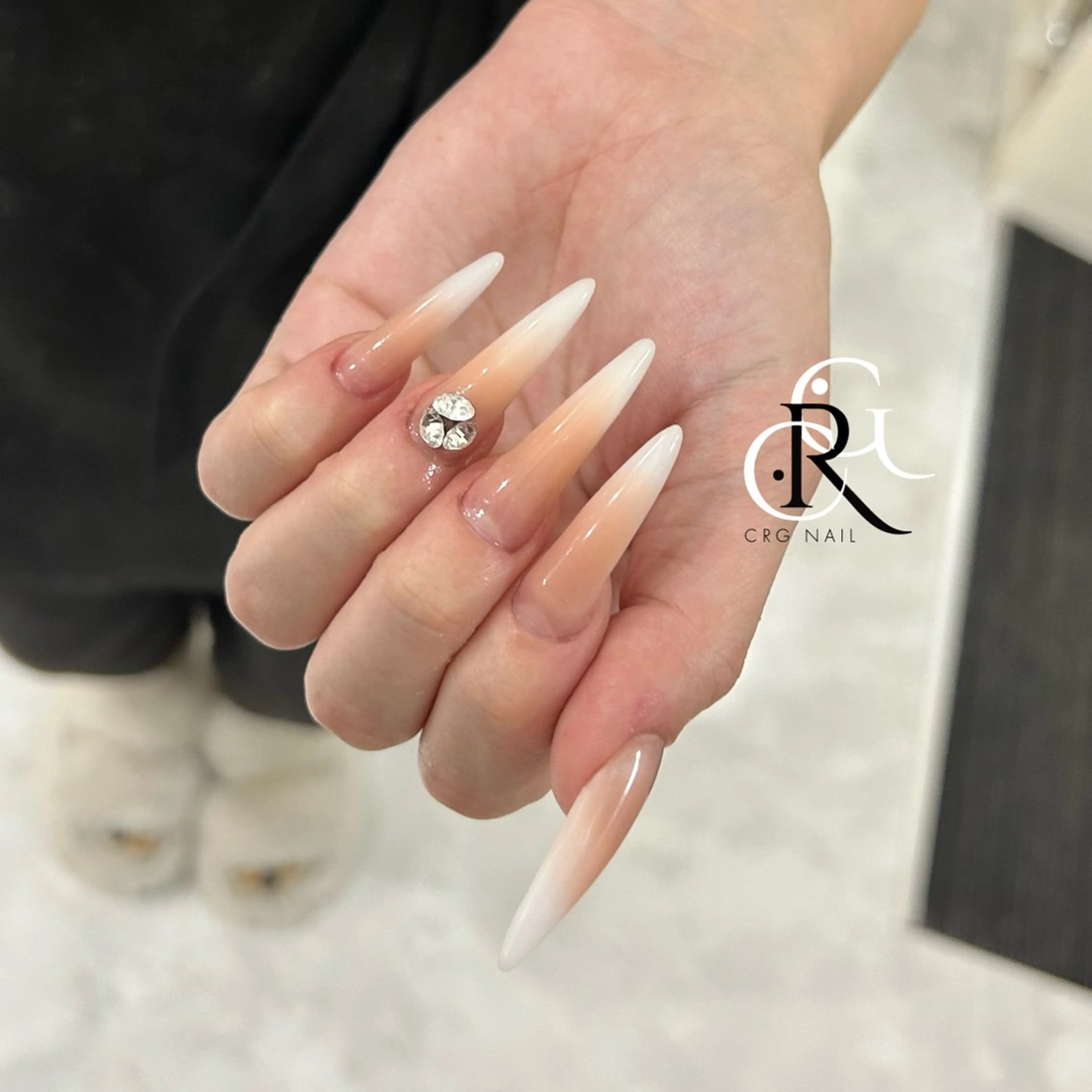 ロング ハンドネイル CRGNAIL RENAのネイルデザイン
