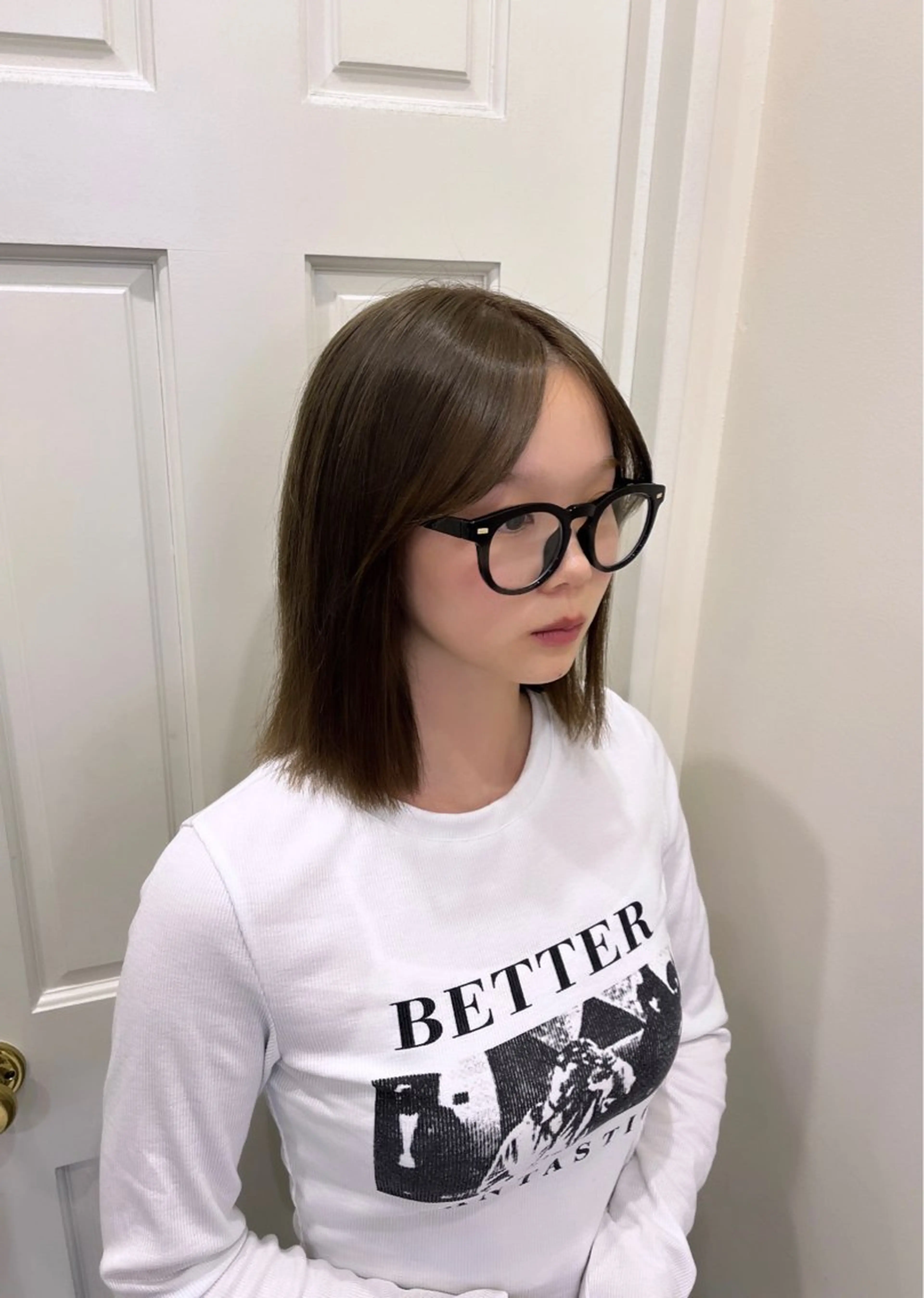 ミディアム カラー グレージュ オリーブグレージュ オリーブグレー ヘアカラー トリートメント りく　レイヤーカット ケアブリーチのヘアスタイル