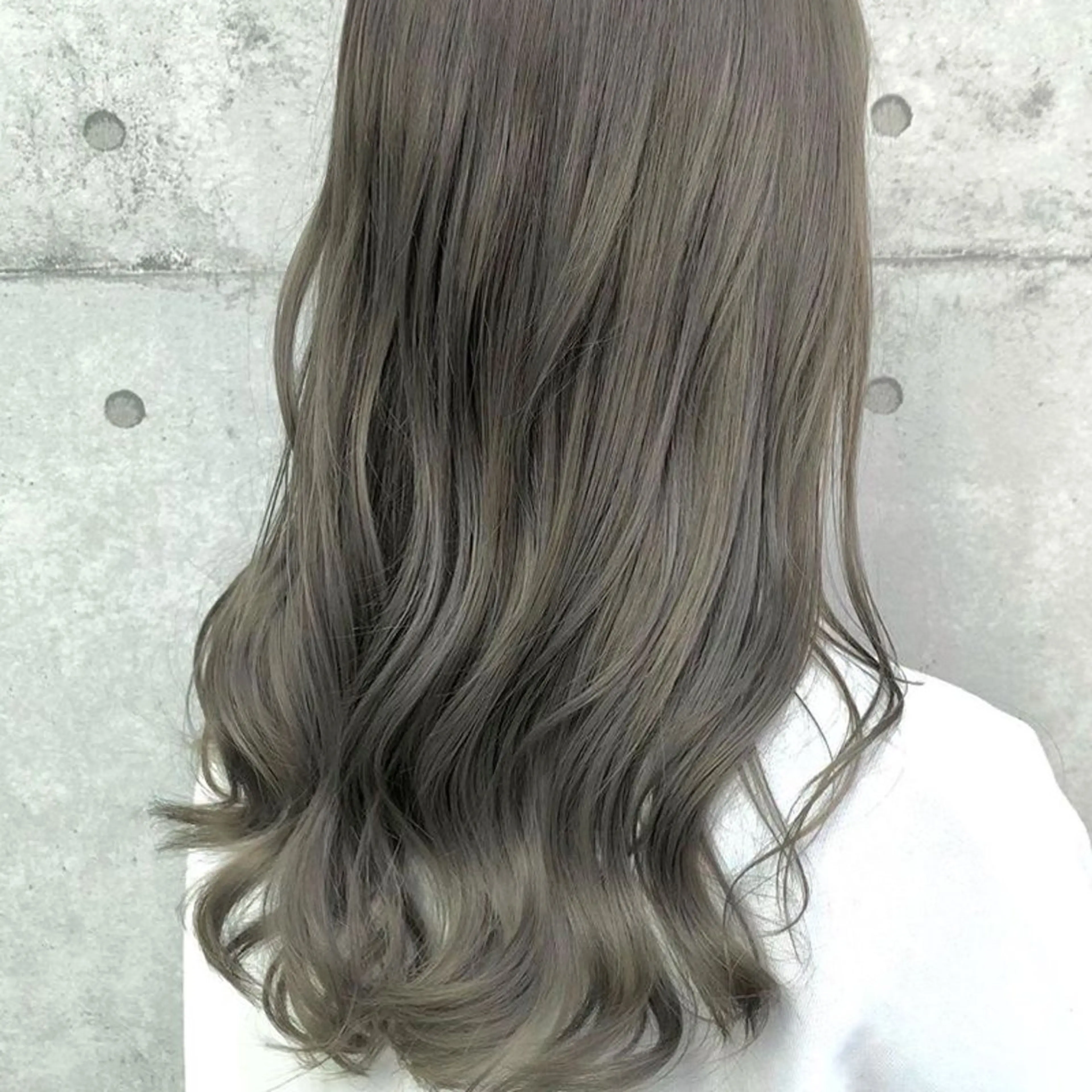 ロング カラー グレージュ オリーブグレージュ オリーブグレー ヘアカラー トリートメント レイヤー/グレージュ 赤み消し/コウスケのヘアスタイル