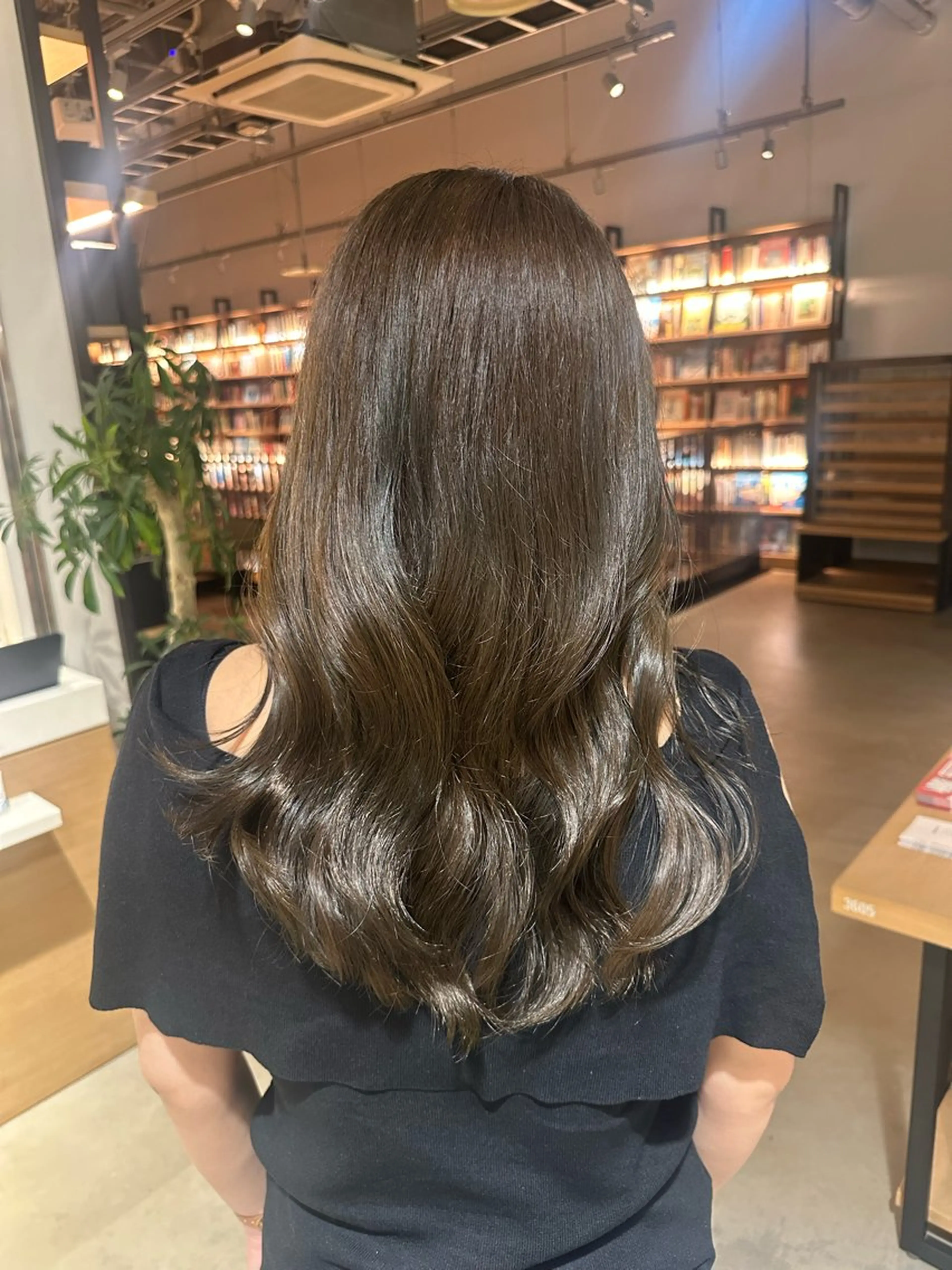 ロング カラー 透明感カラー オリーブカラー タケヤマ ミサトのヘアスタイル