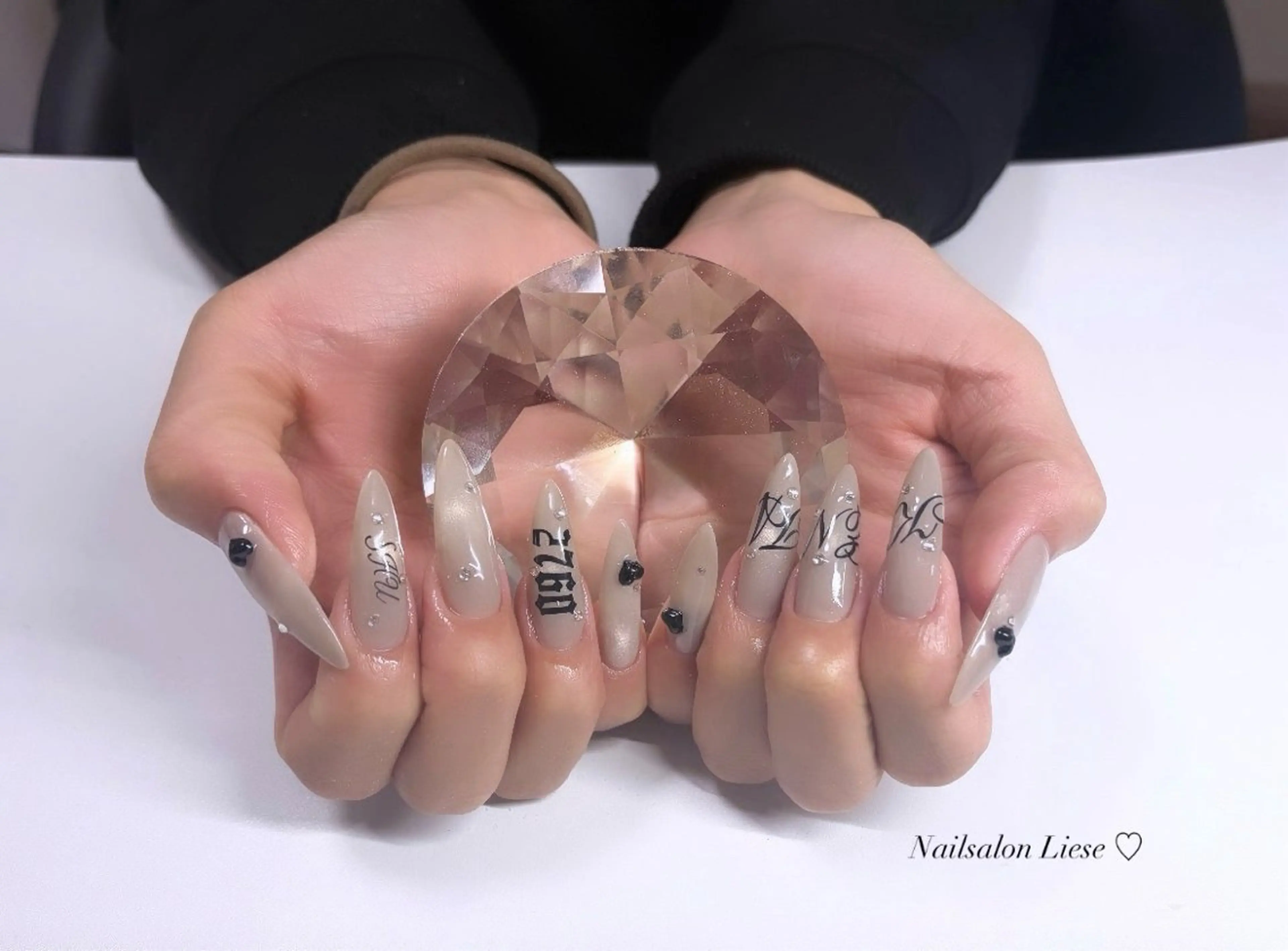 ネイル ハンドネイル 𝑵𝒂𝒊𝒍𝒔𝒂𝒍𝒐𝒏 𝑳𝒊𝒆𝒔𝒆所属・𝐋𝐢𝐞𝐬𝐞 𝐘𝐔𝐈のネイルデザイン