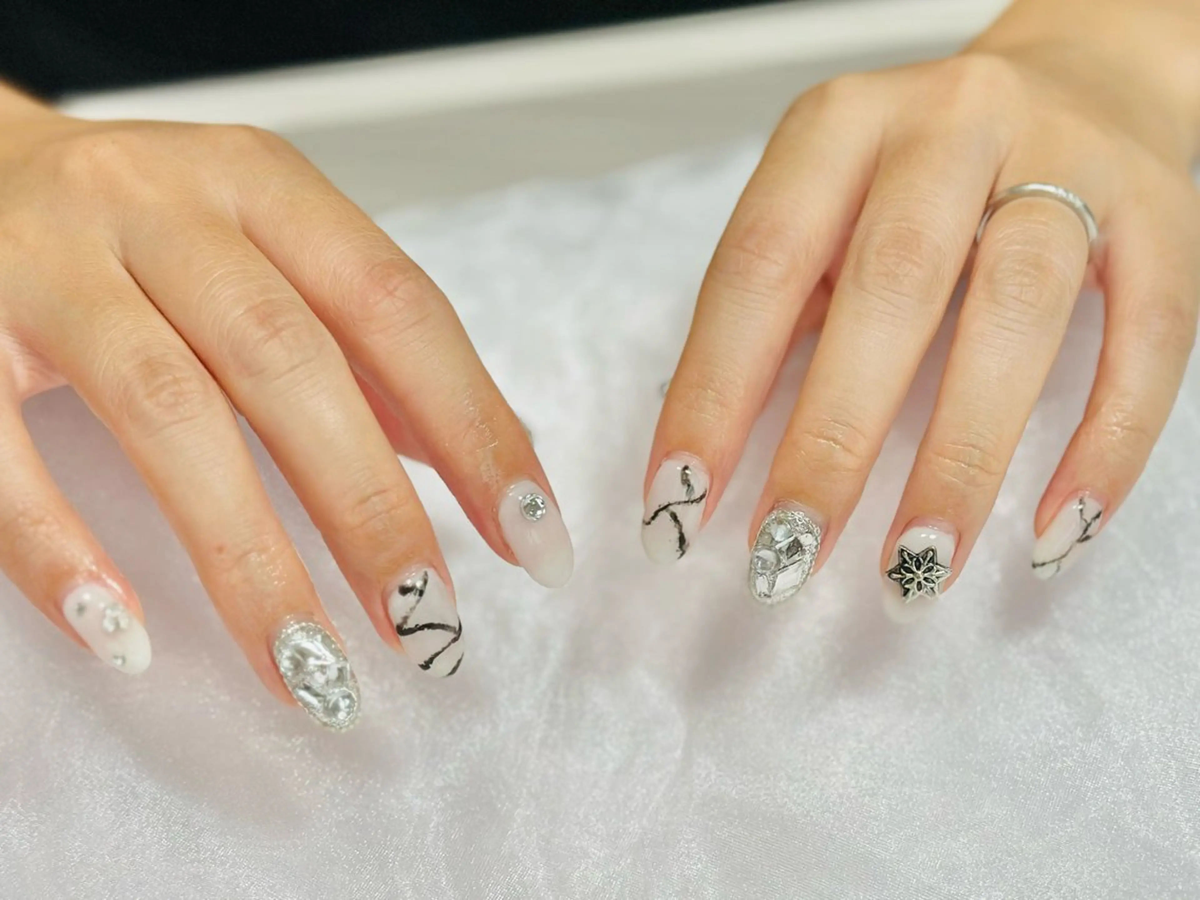 ネイル 長さ出し ジェルネイル 大理石ネイル(マーブル) 持ち込み スカルプネイル nailsalon oluoluのネイルデザイン