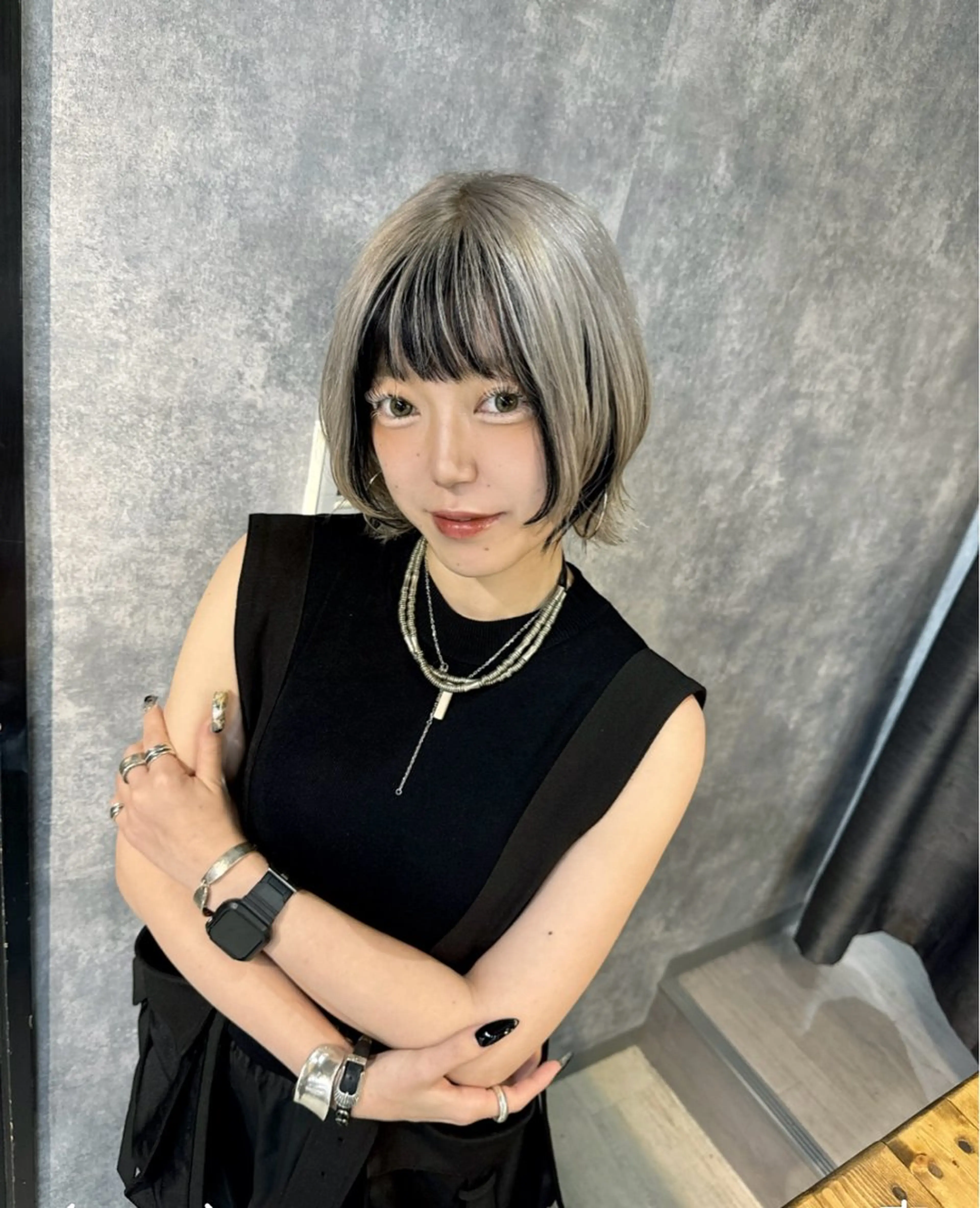 ショート カラー 切りっぱなしボブ 前下がりボブ ボブレイヤー ブリーチ ケアブリーチ 【.ico】心斎橋/ ウルフ/飛田ゆうきのヘアスタイル