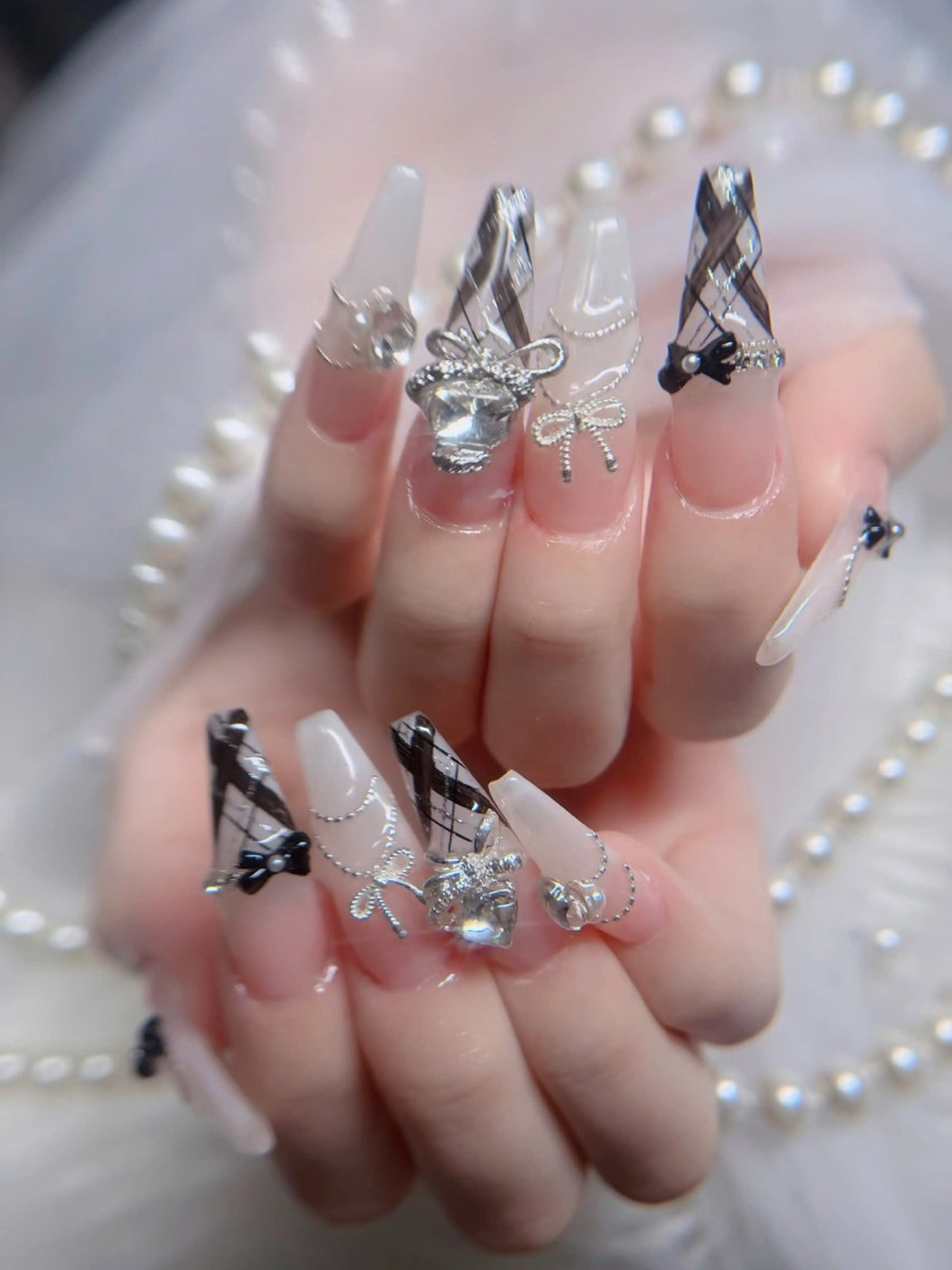 ネイル オーロラネイル フレンチネイル ジェルネイル ハロウィン キラキラネイル ハンドネイル H.baby Nail Salonのネイルデザイン