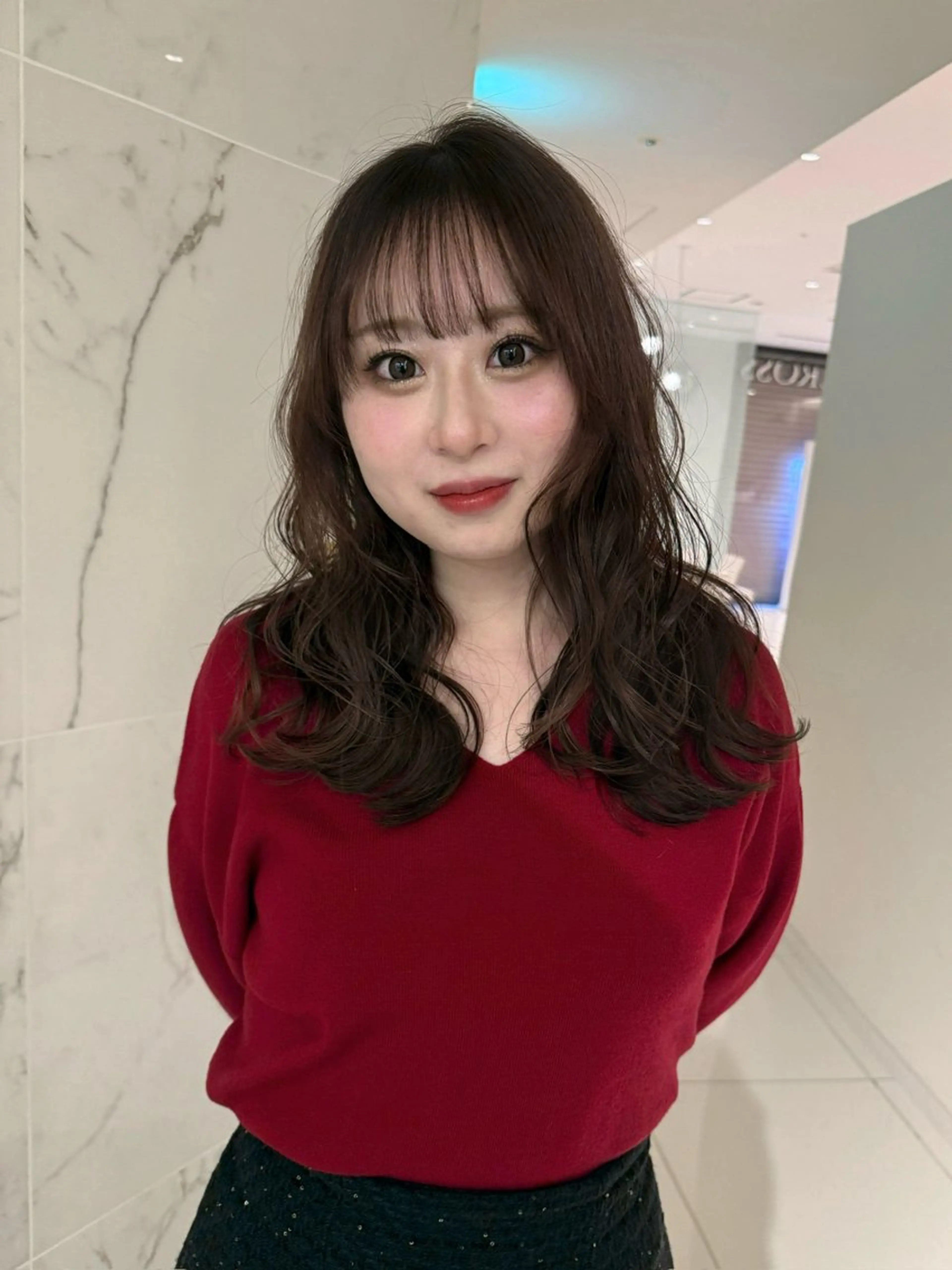 セミロング 峯本 つばめのヘアスタイル