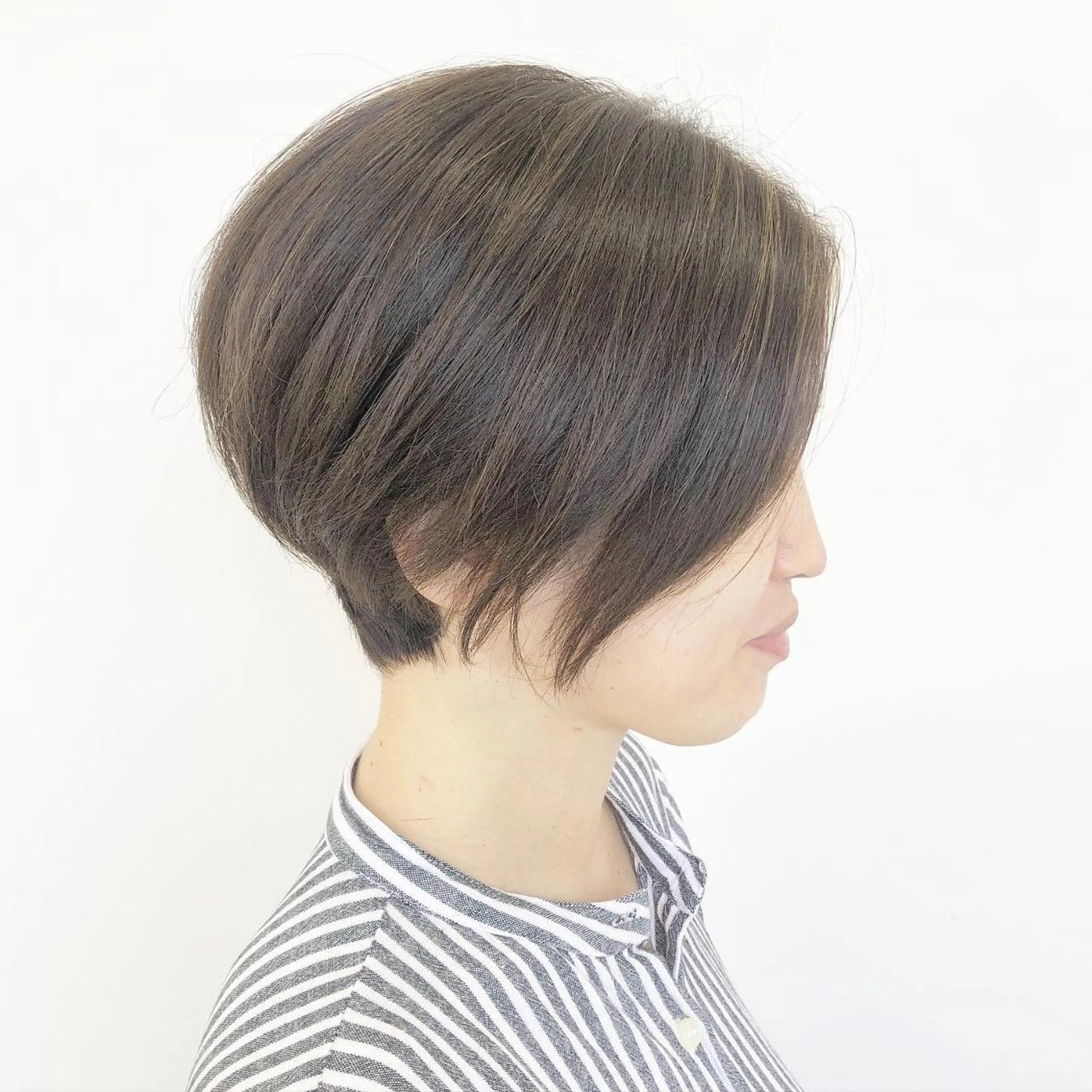 ショート カラー ショートボブ グレージュ ハイライトカラー ボブ くびれヘア favorite b Charmeのヘアスタイル