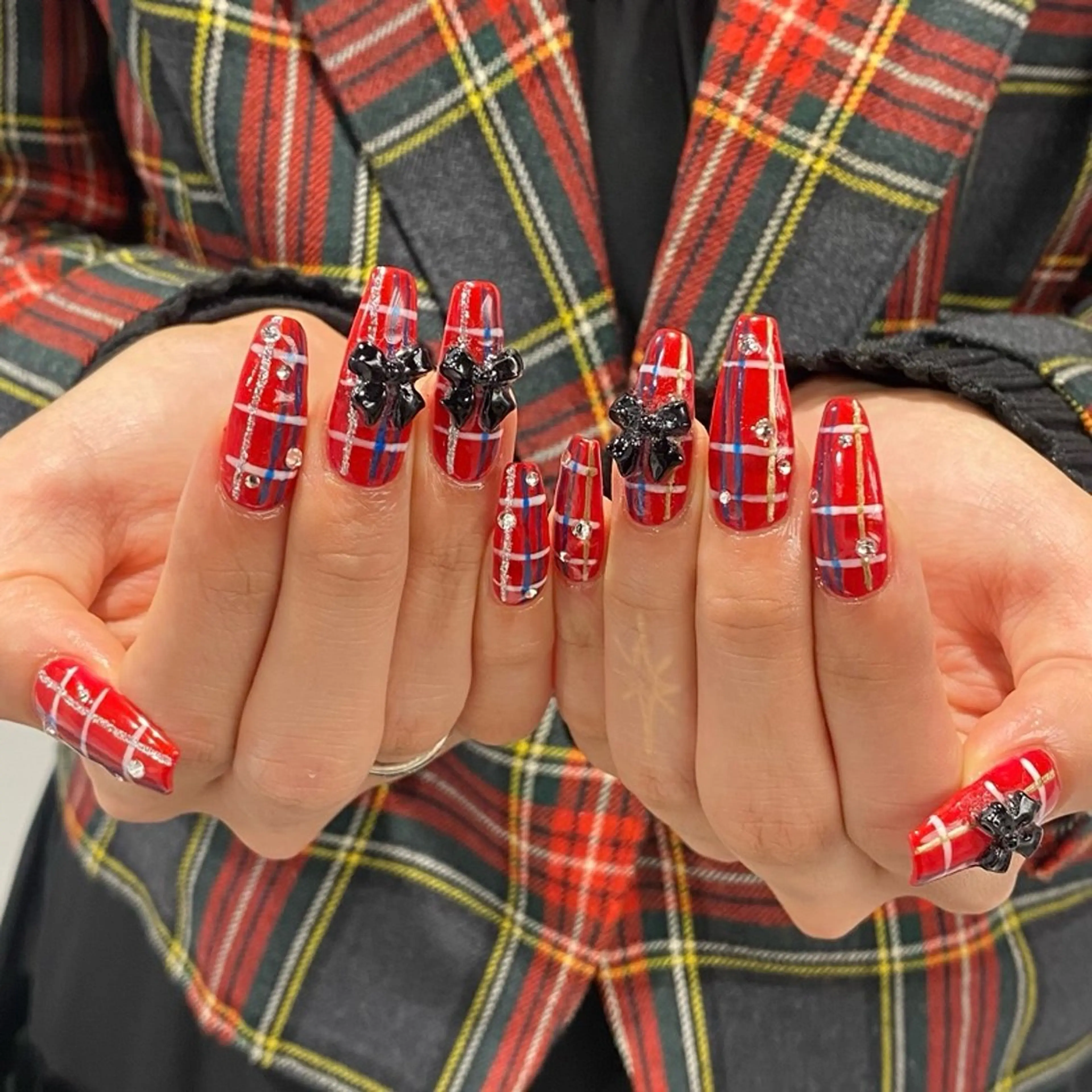 ネイル ハンドネイル カンナ【Y2Kネイル /コーンロウ】のネイルデザイン