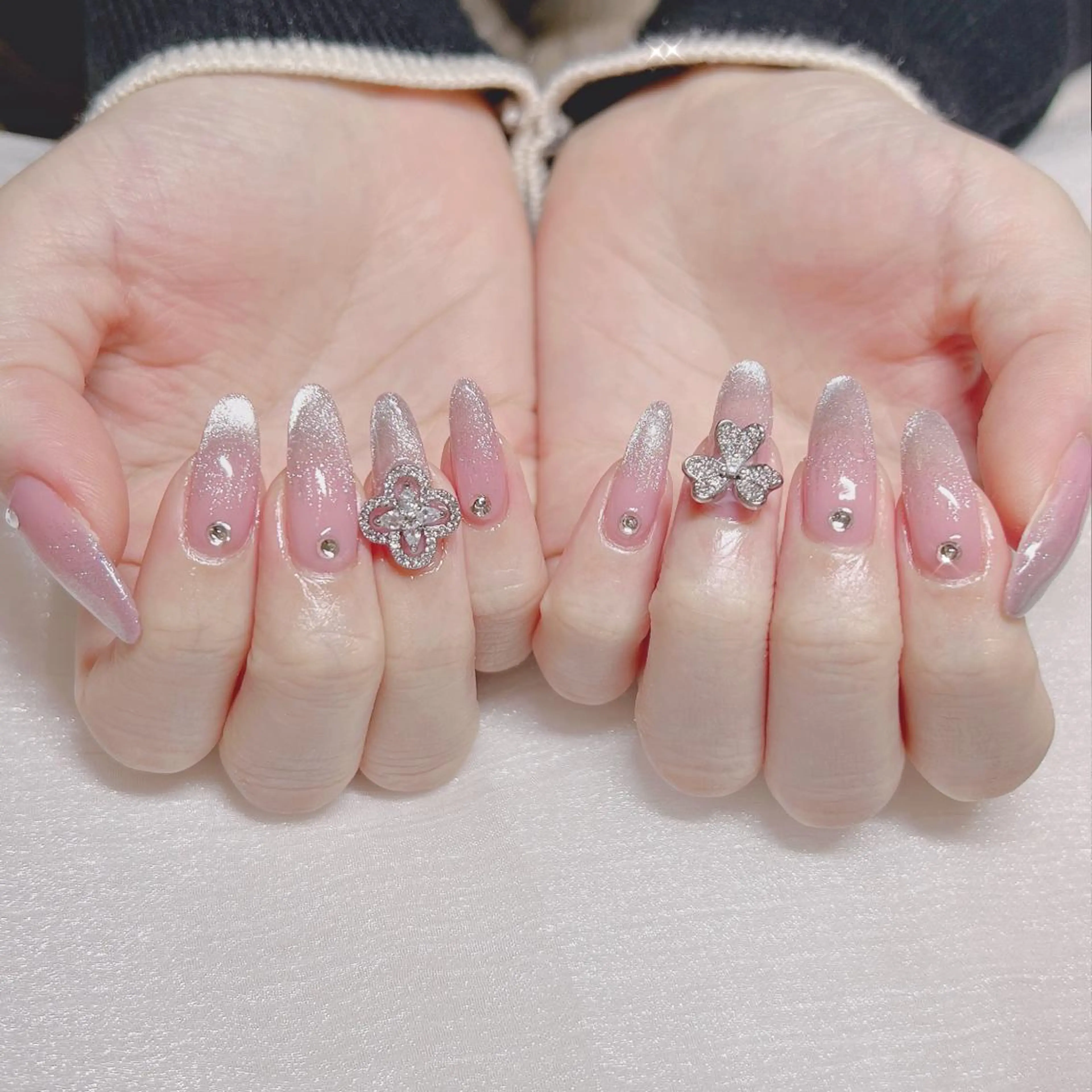 ネイル オーロラネイル フットネイル フレンチネイル ジェルネイル 韓国ネイル ハンドネイル ハンドケア 【ENサロン】 Rei🎀Nailのネイルデザイン
