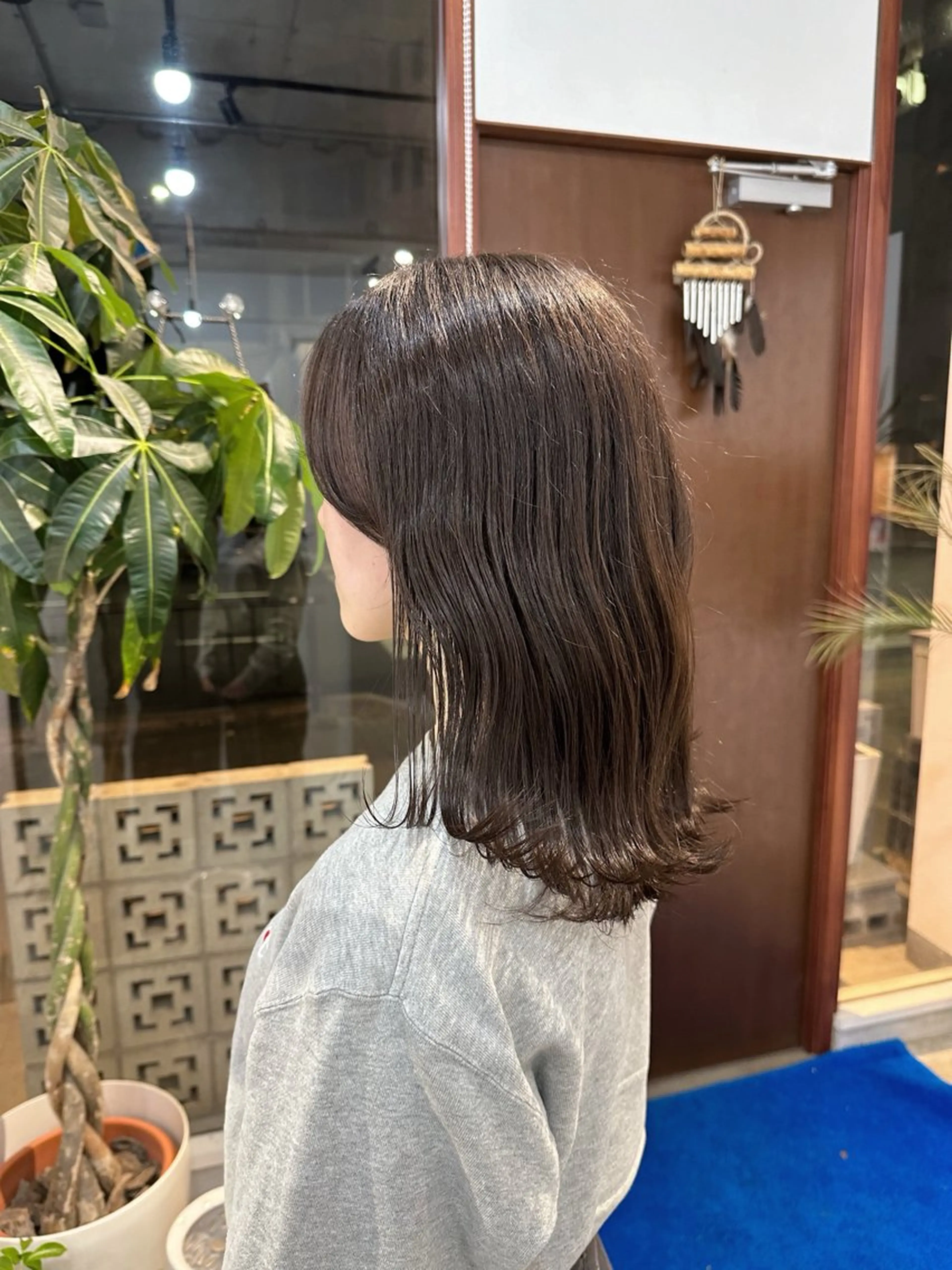 セミロング カラー ベージュカラー オリーブベージュ カット ヘアカラー トリートメント カイリ /レイヤーカットのヘアスタイル