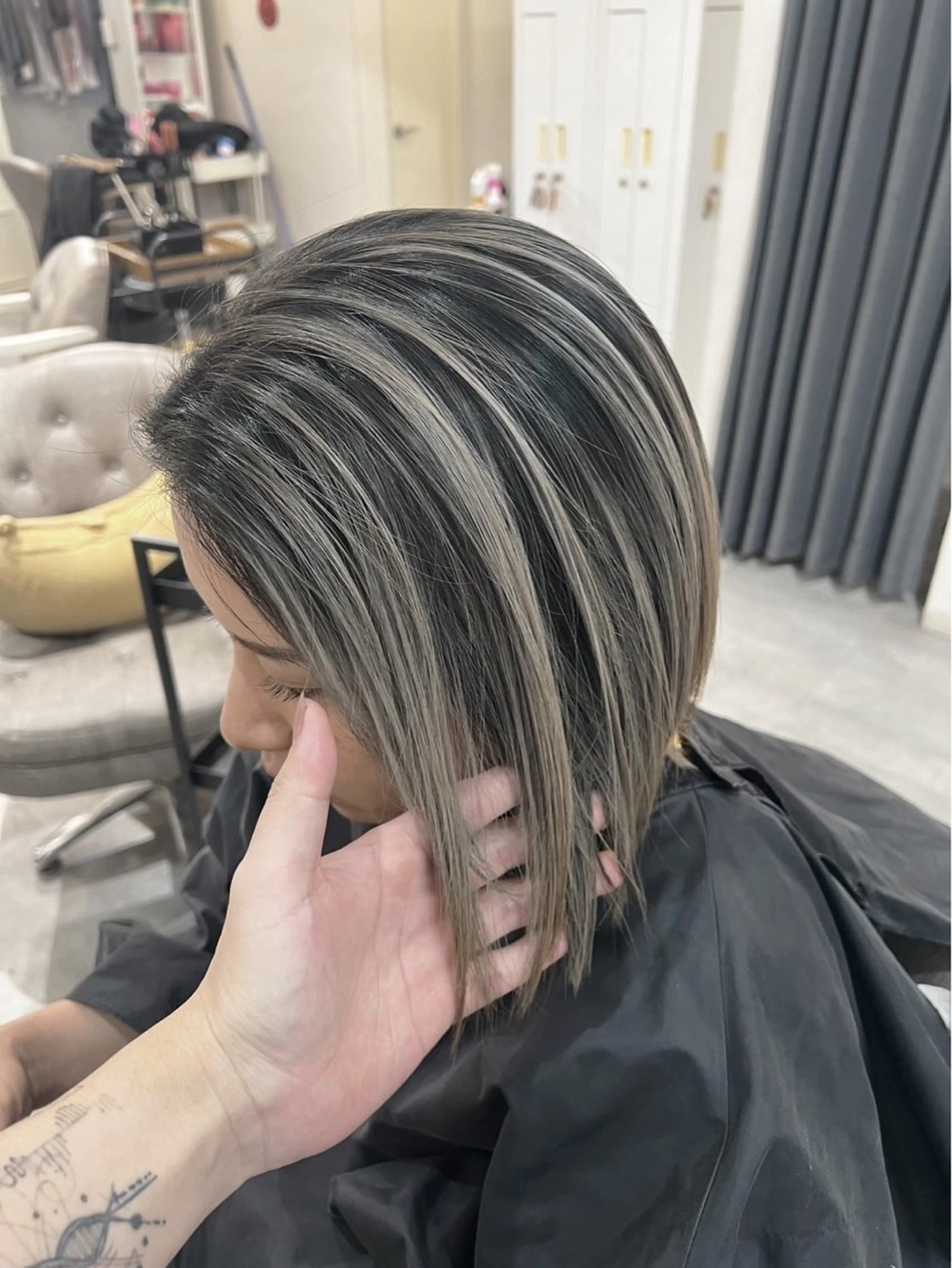 ショート カラー バレイヤージュ シルバー レイヤーカット ヘアカラー トリートメント ROBIN所属・指名数No.1 /NAOYAのヘアスタイル