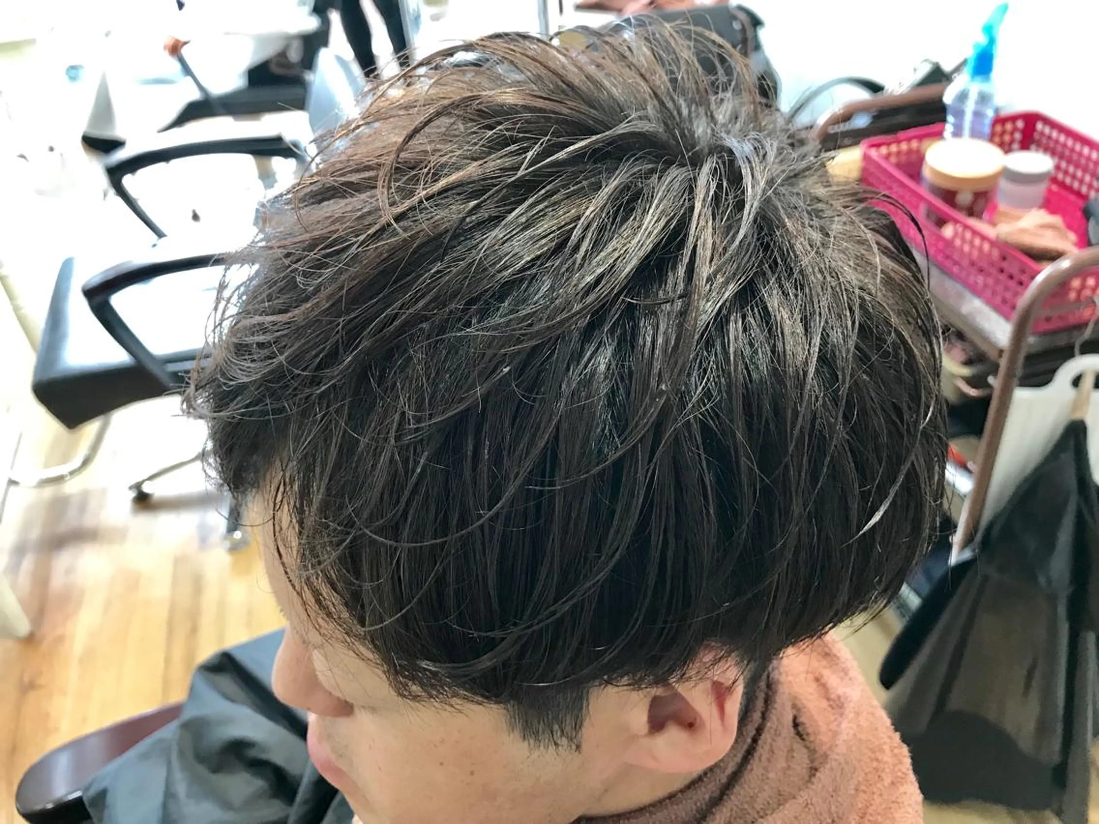 パーマ メンズ メンズパーマ ハイトーン髪質改善 家中貴典のヘアスタイル