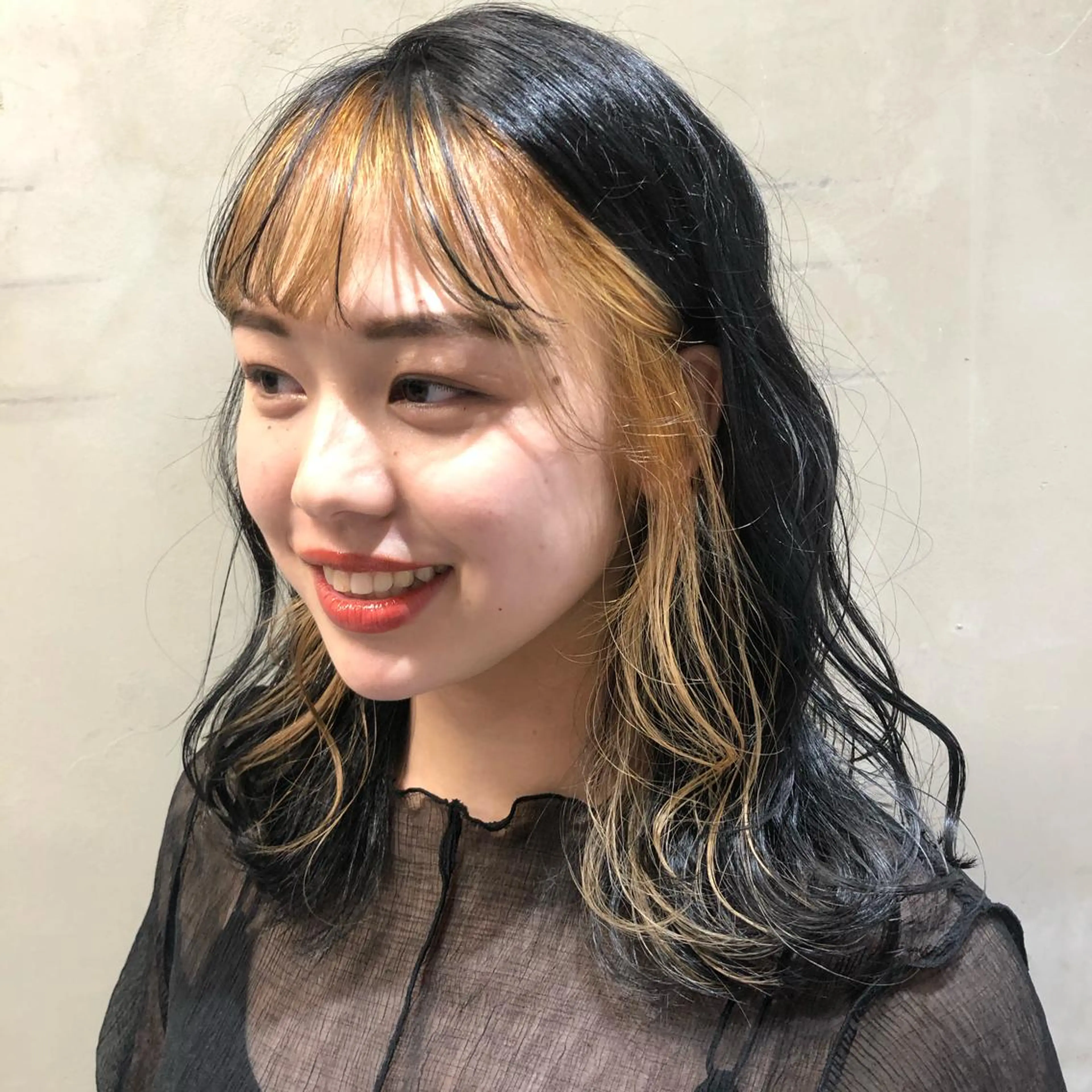 ミディアム kai .のヘアスタイル