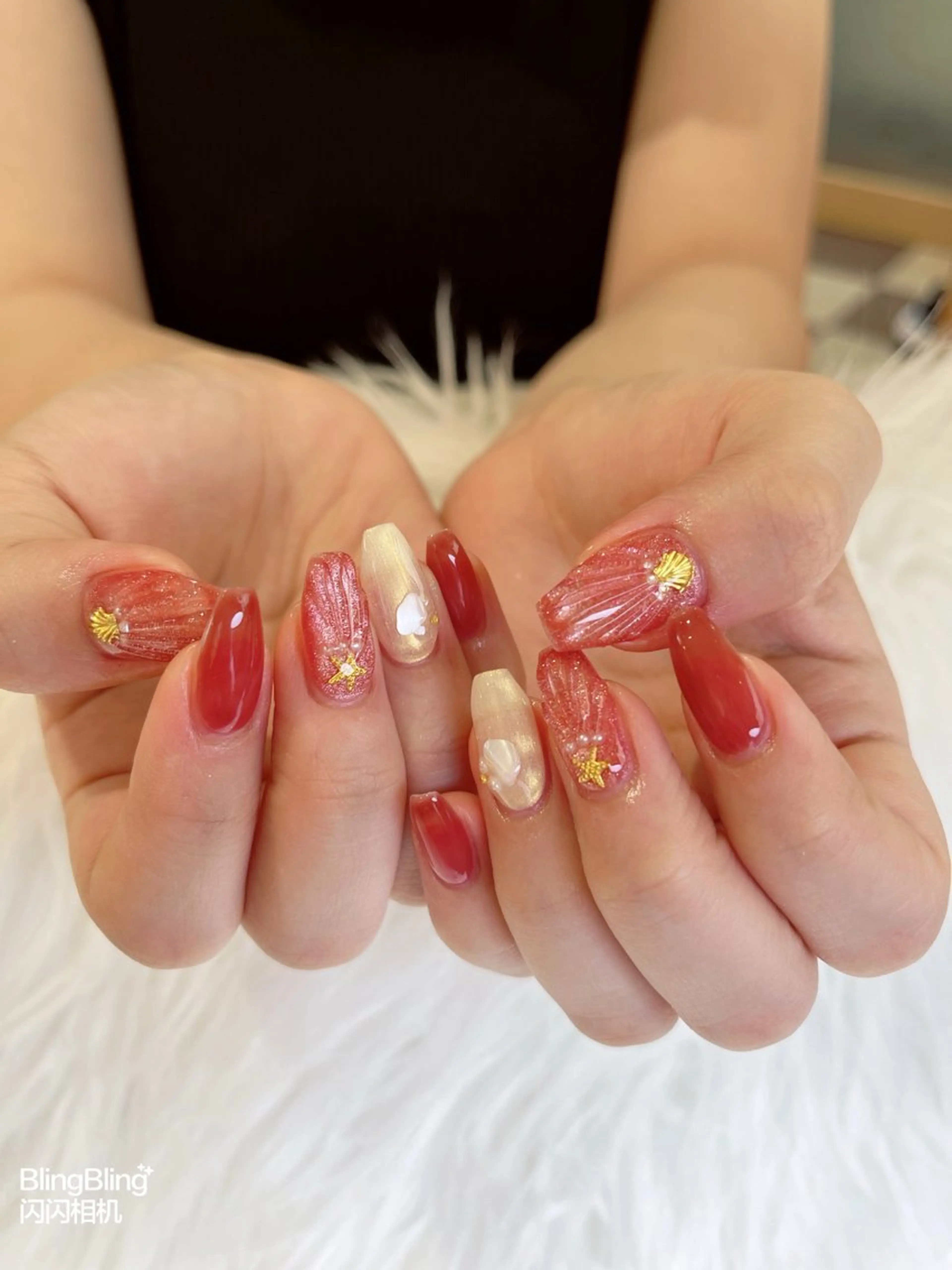ネイル チークネイル フラッシュネイル キラキラネイル オフィスネイル 夏ネイル ハンドネイル Floria ユイのネイルデザイン