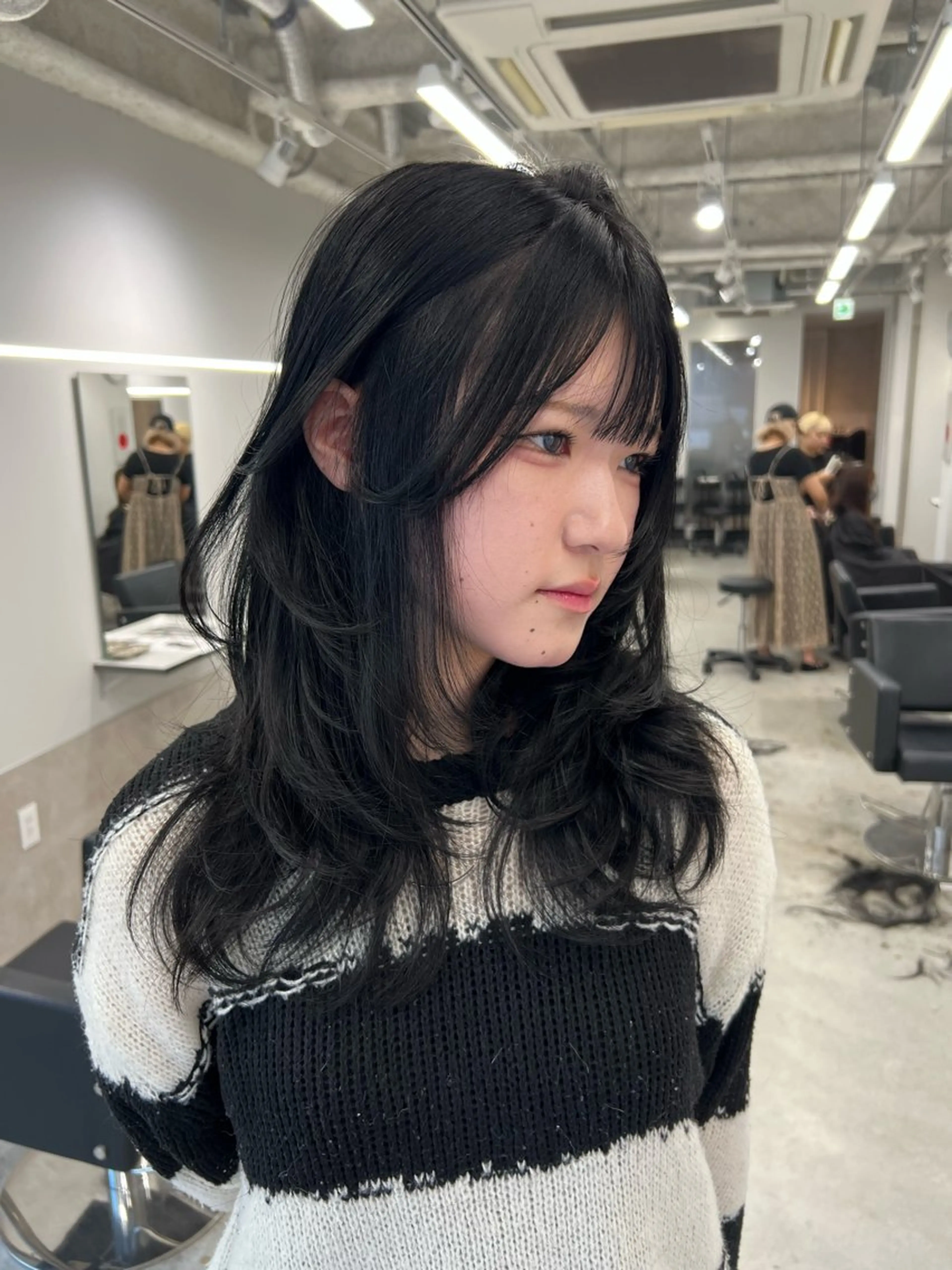 セミロング ヘアカラー maya レイヤーカットのヘアスタイル