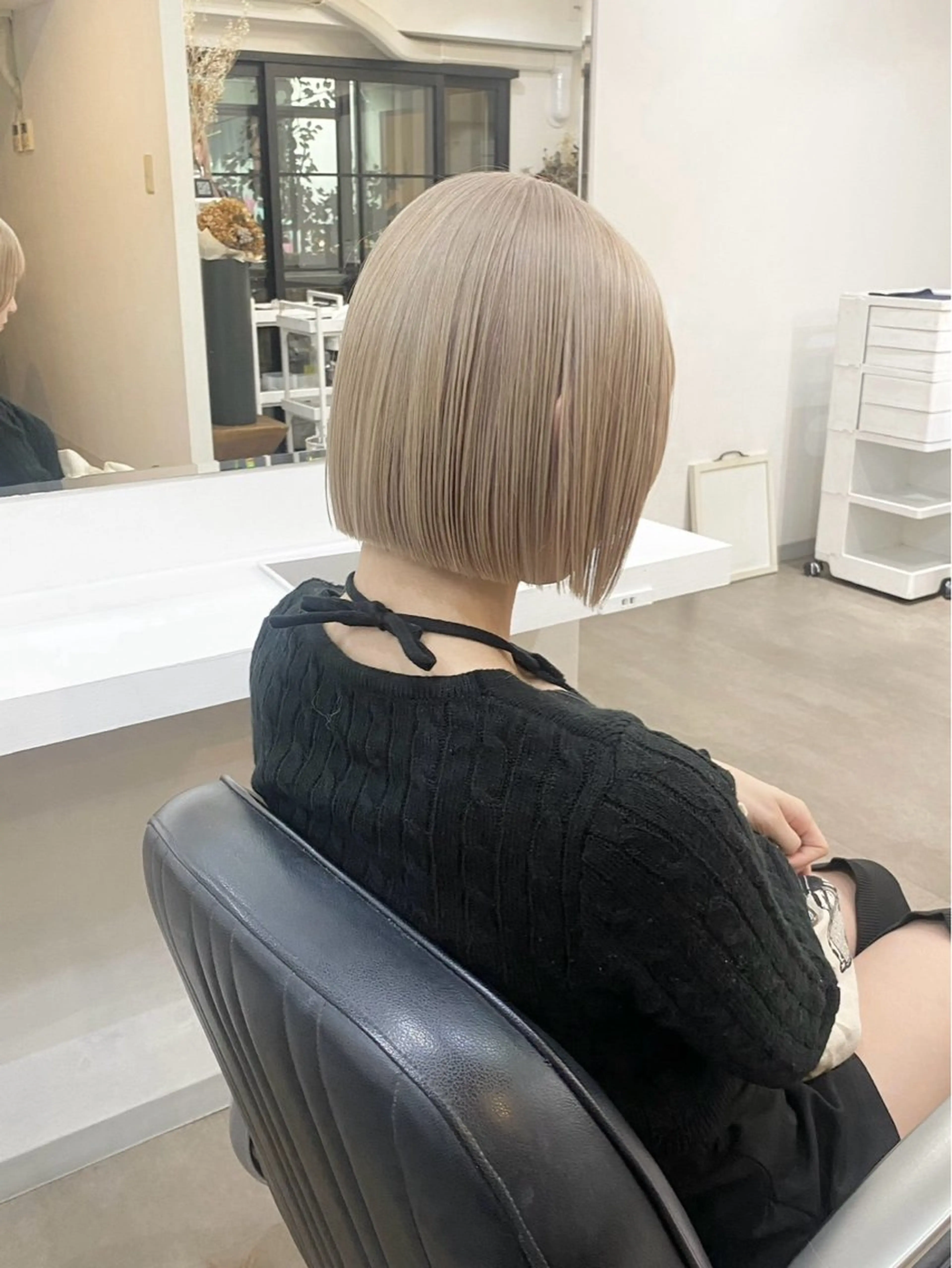 ショート カラー ブリーチ グレージュ ミルクティーグレージュ ヘアカラー トリートメント 名古屋/髪質改善/ アヤカのヘアスタイル