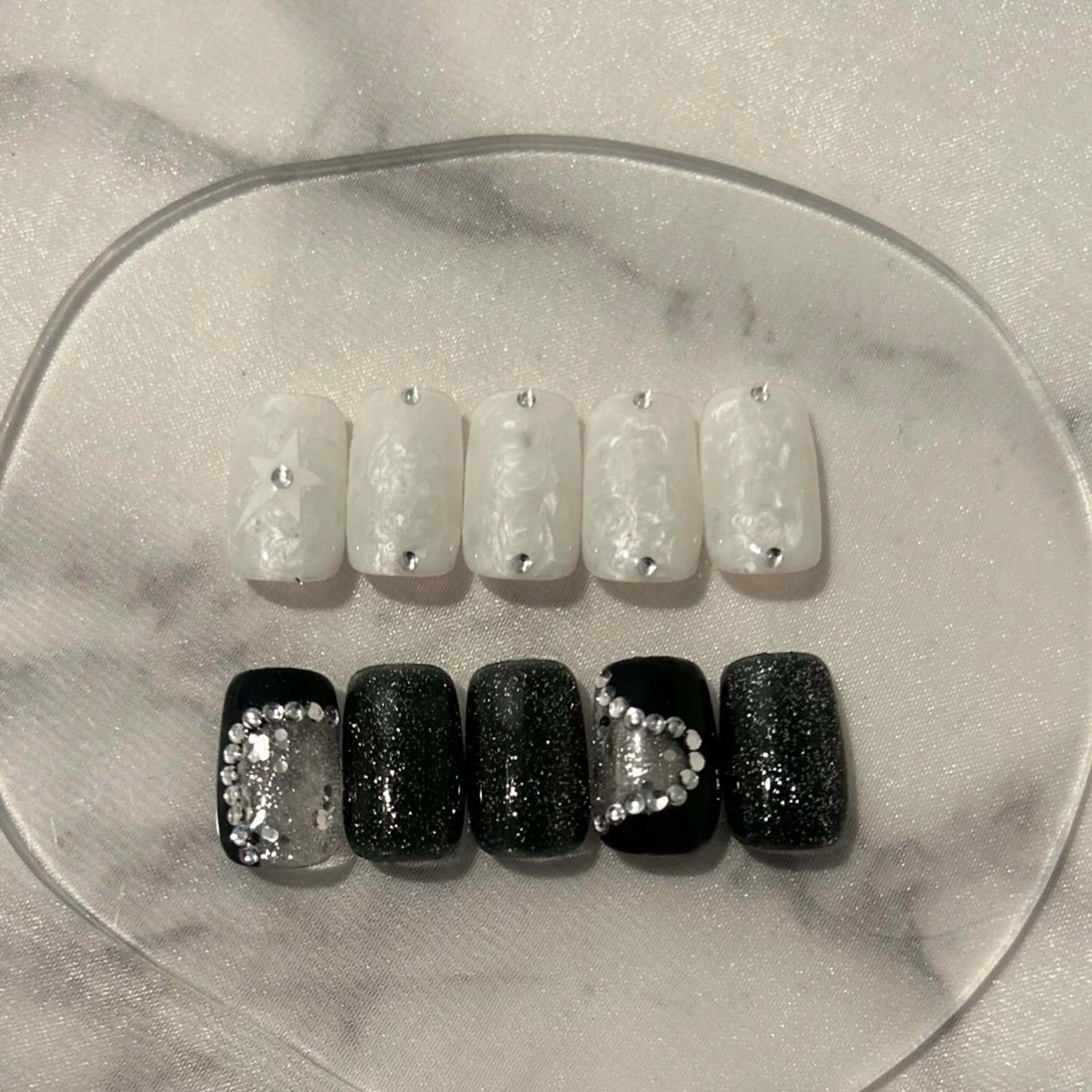 ネイル 成人式 フラッシュネイル フレンチネイル ガーリー キラキラネイル ハンドネイル ハンドケア lyly.nail所属・lylynail YUUKAのネイルデザイン