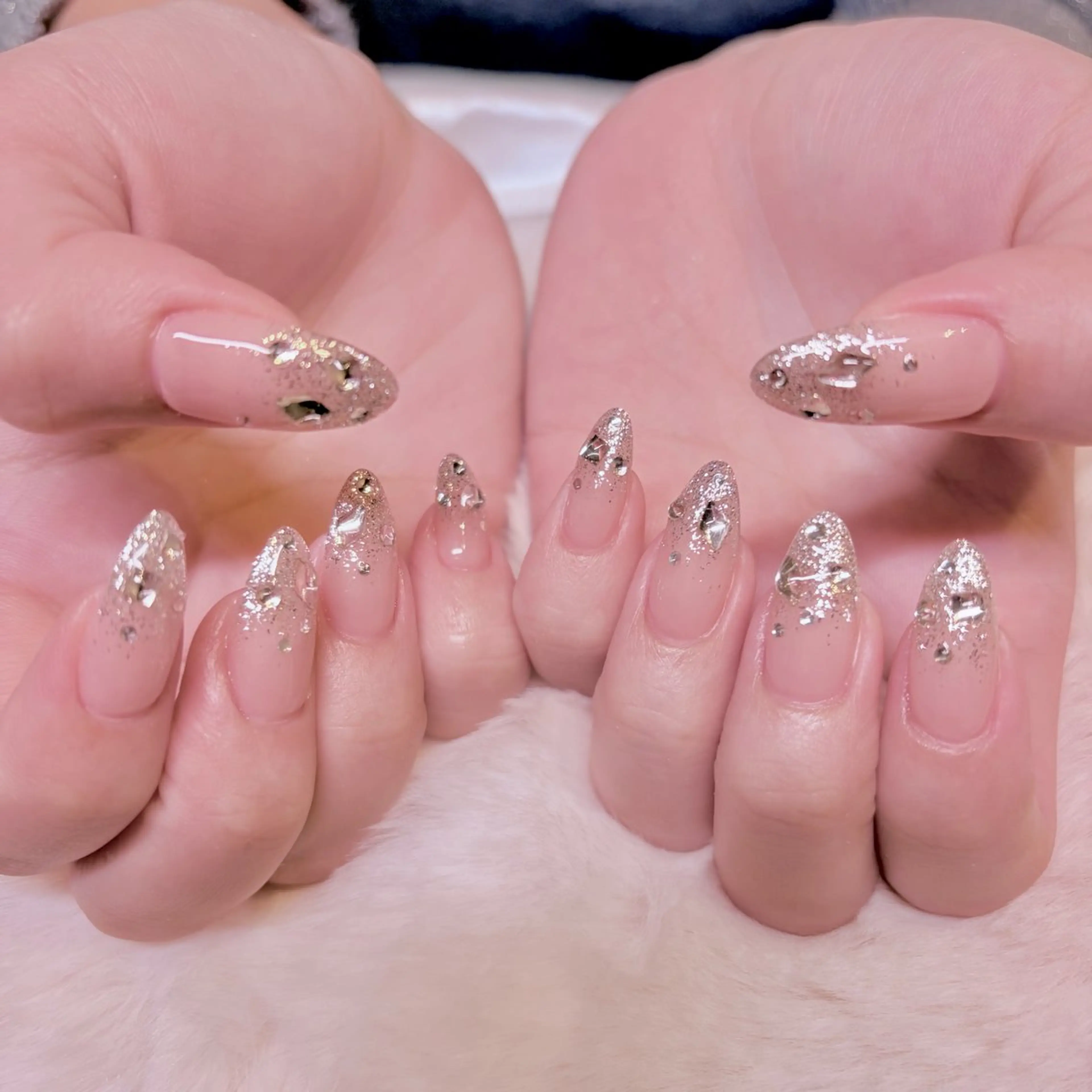 ネイル キラキラネイル 冬ネイル ハンドネイル nail salon e'mu💐のネイルデザイン