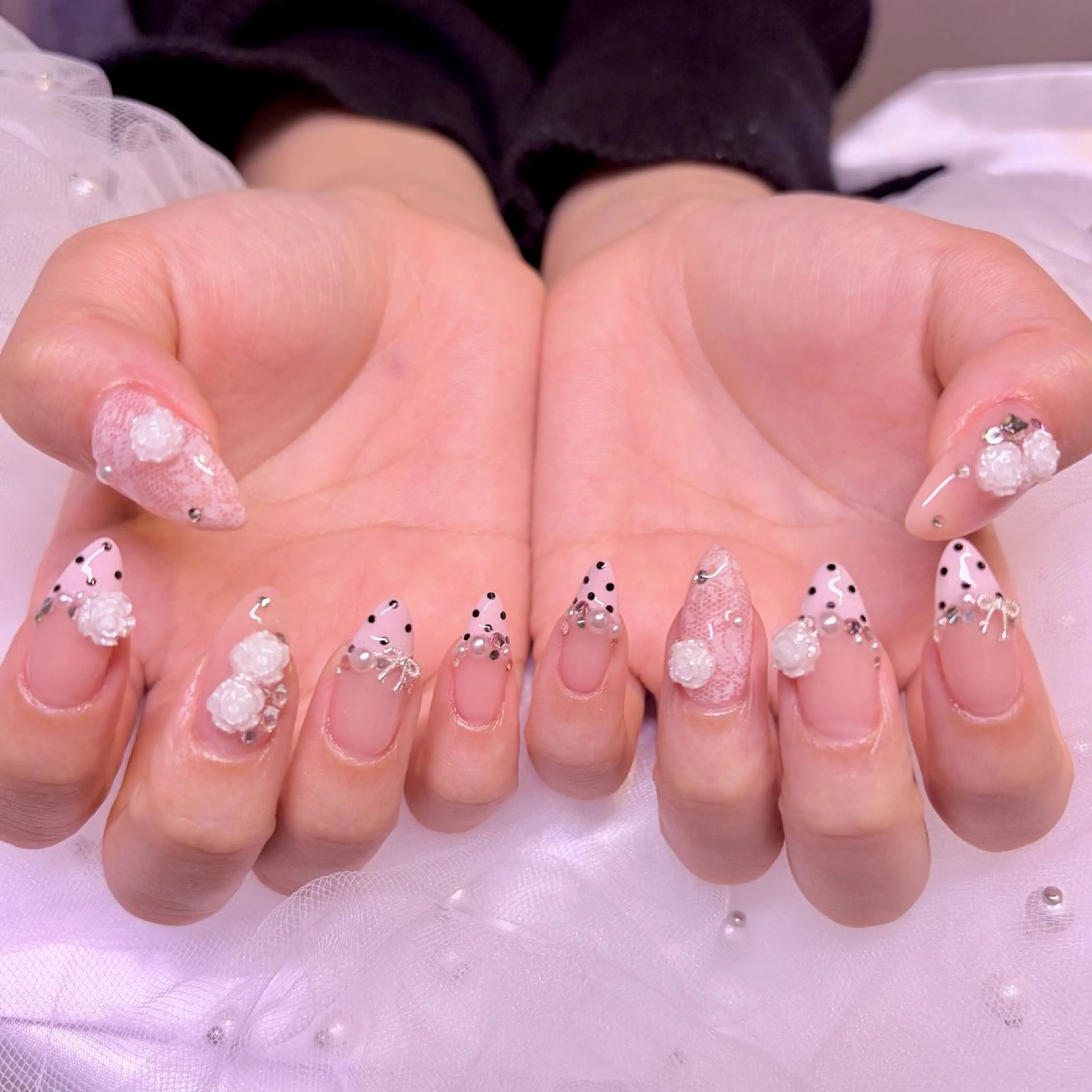 ネイル ドット レース ハンドネイル nail salon e'mu💐のネイルデザイン