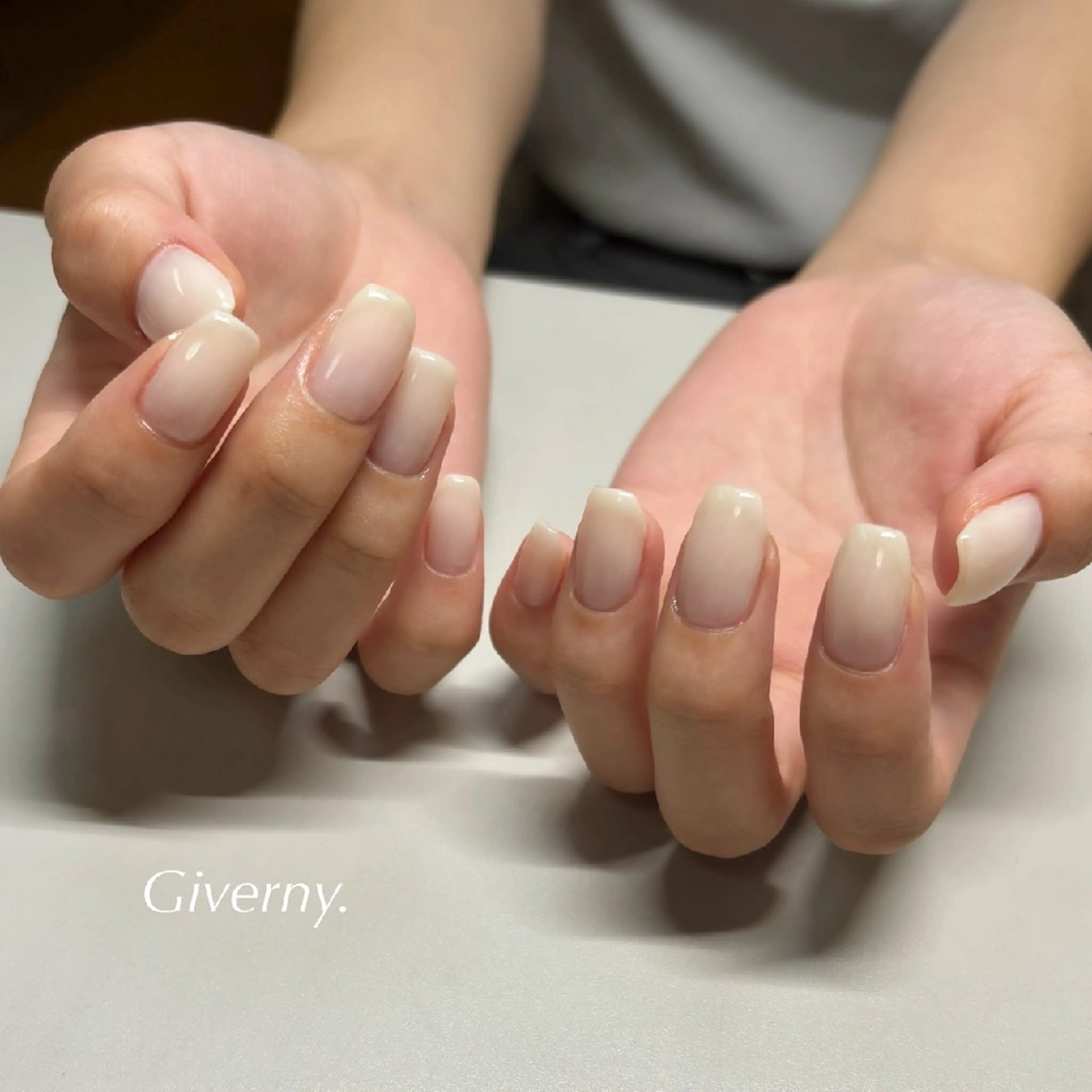 ネイル ワンカラーネイル シンプルネイル ホワイト ハンドネイル Giverny .のネイルデザイン