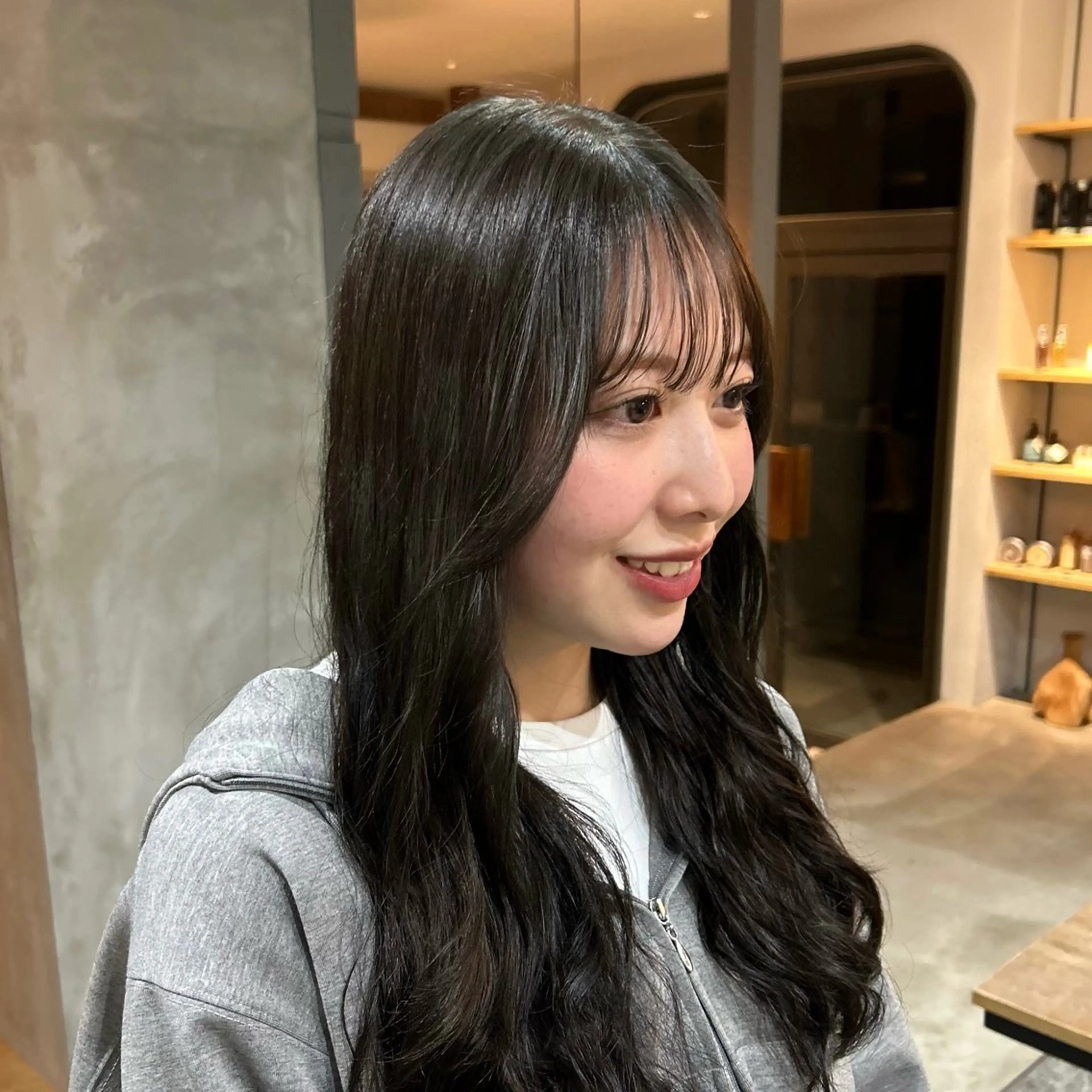 ロング カラー パーマ MUKU 市川 莉花のヘアスタイル