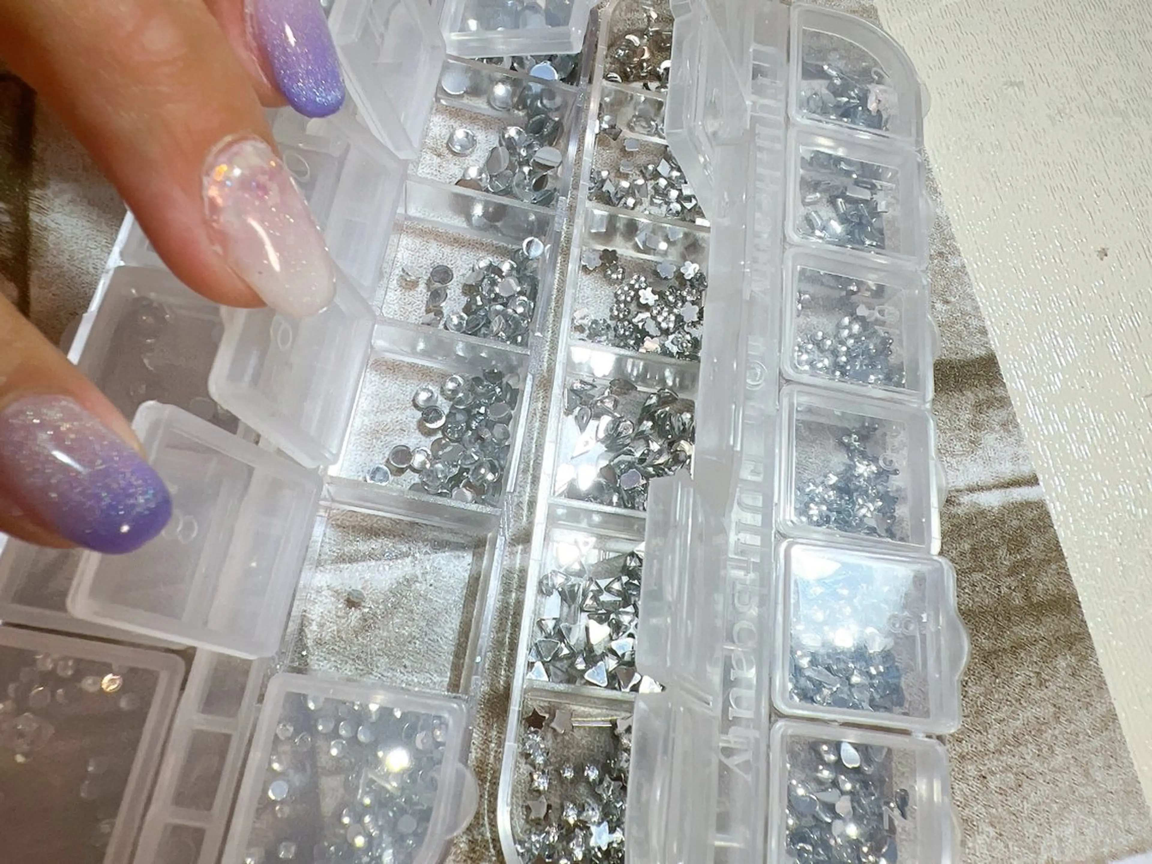 ネイル ストーンネイル Emma Nailのネイルデザイン