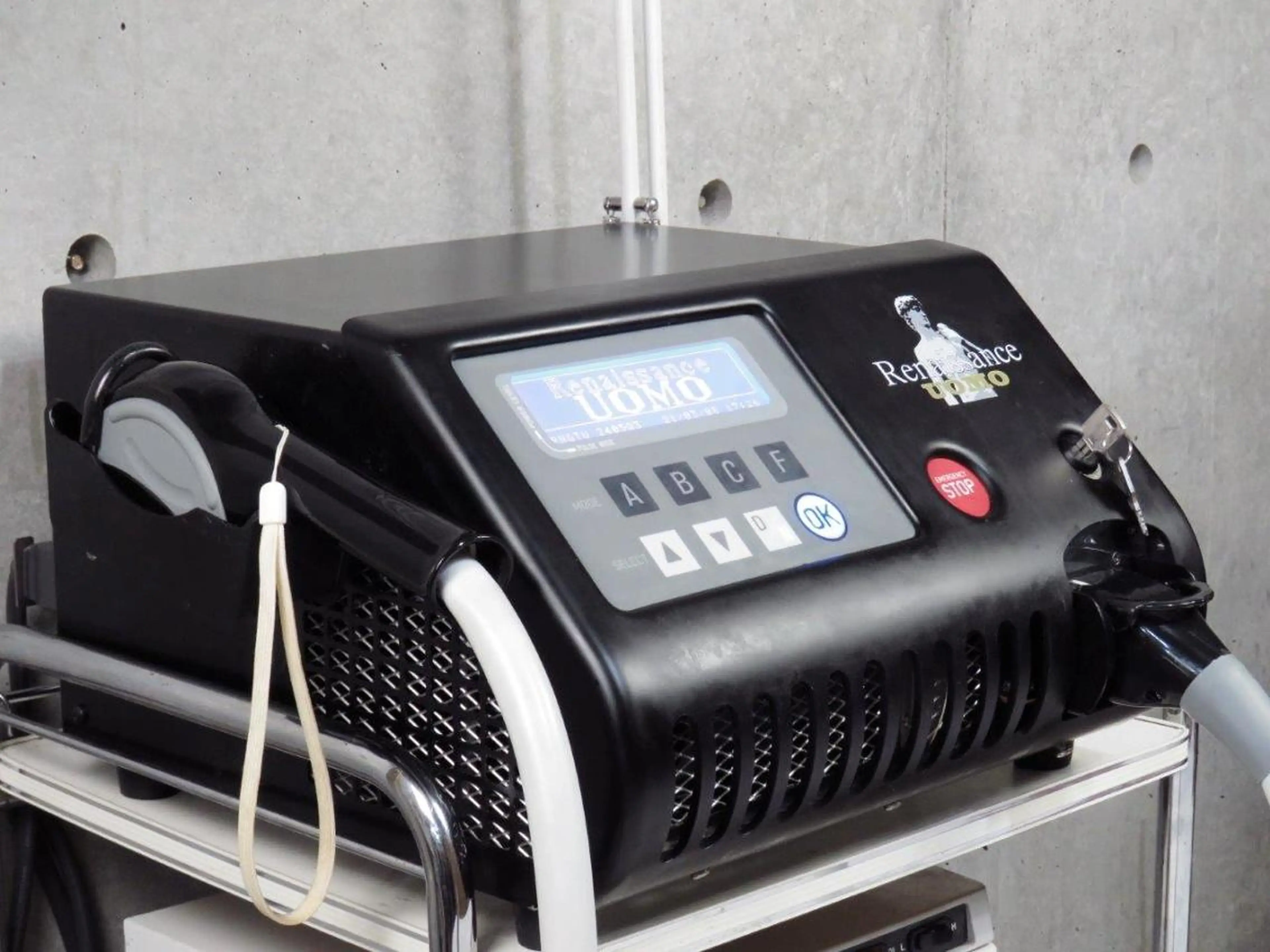 【メンズ全身脱毛】（VIO含・ヒゲ含）国産製マシンで高速冷却、痛みを軽減、抜ける結果にコミットの写真