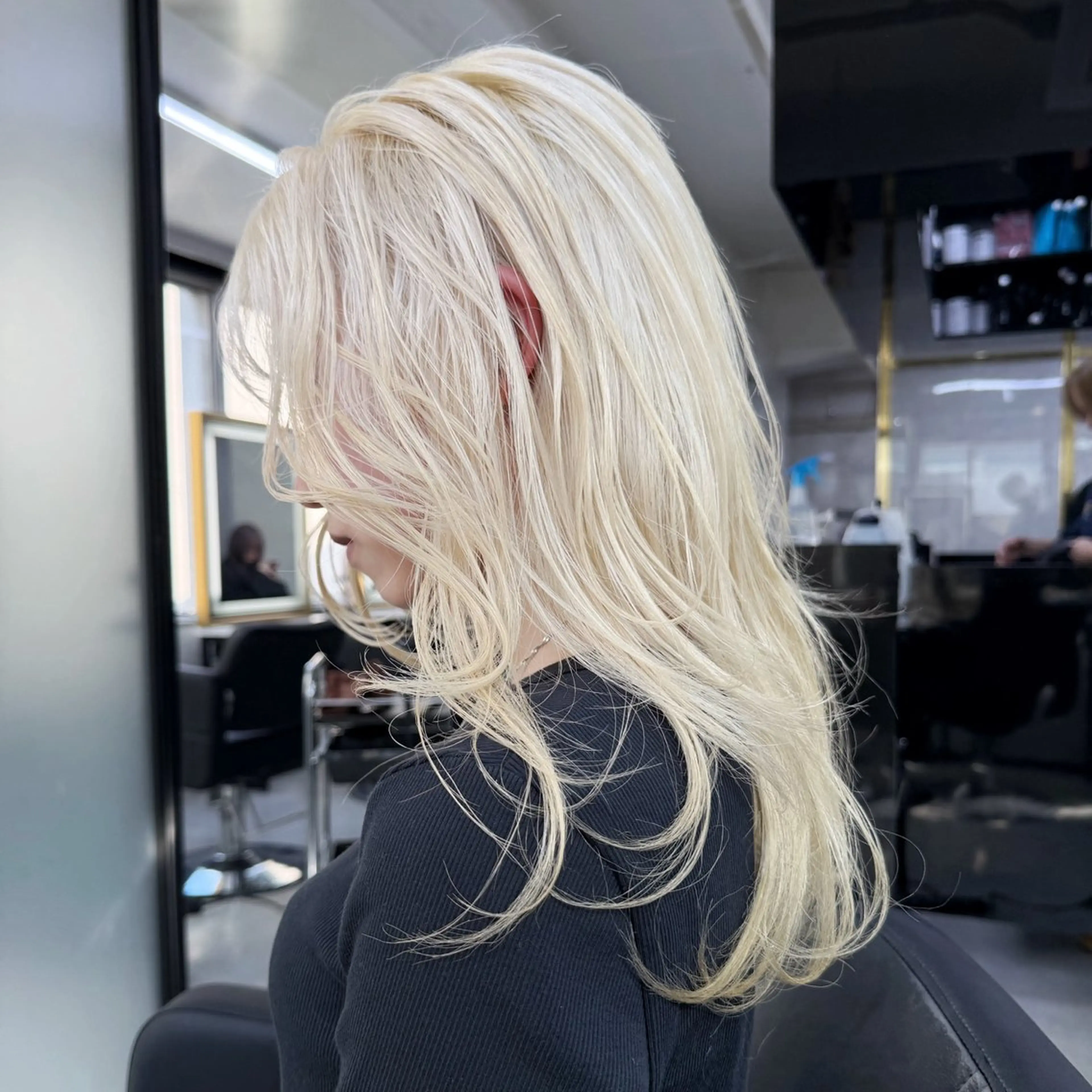 ミディアム カラー シールエクステ ハイトーンカラー エクステ ヘアカラー シールエクステ特化 ハイトーン、NANAのヘアスタイル