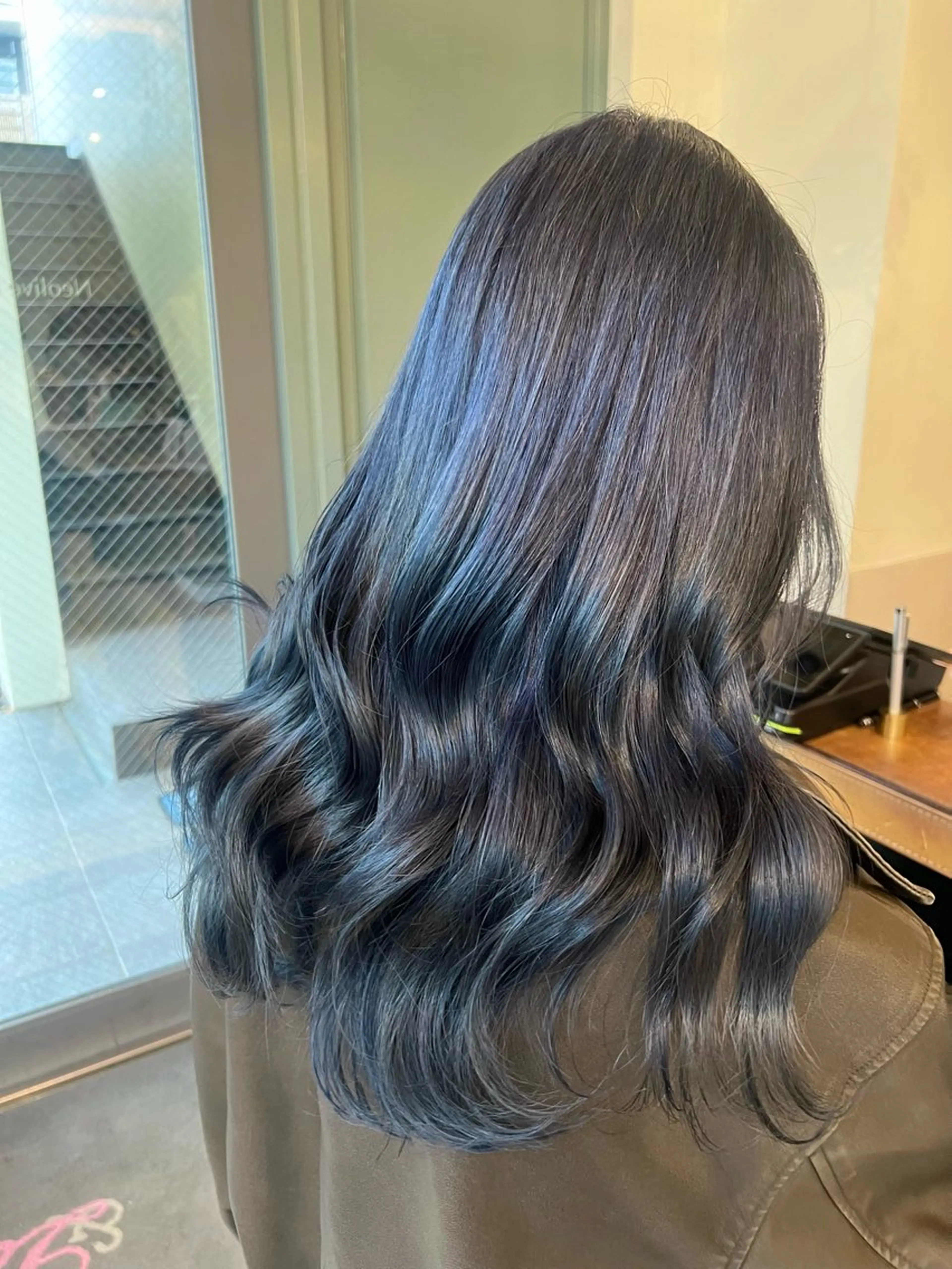 ロング カラー ブリーチ ブルーカラー ブルーグレー ヘアカラー かわの ももな 💜ྀིのヘアスタイル