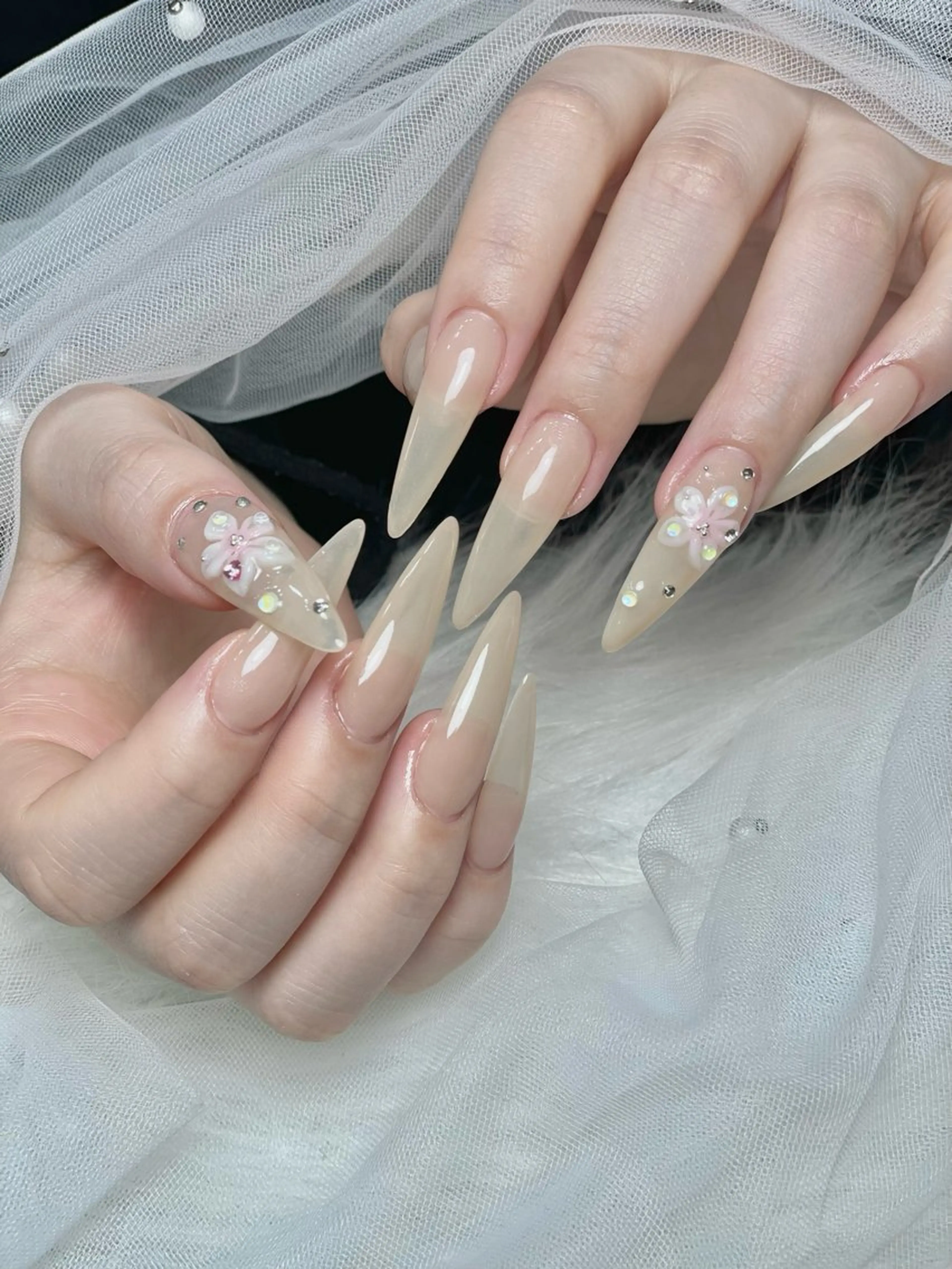 ネイル アートネイル 長さ出し ジェルネイル マグネットネイル ニュアンスネイル Kanao_ CloudyChanのネイルデザイン